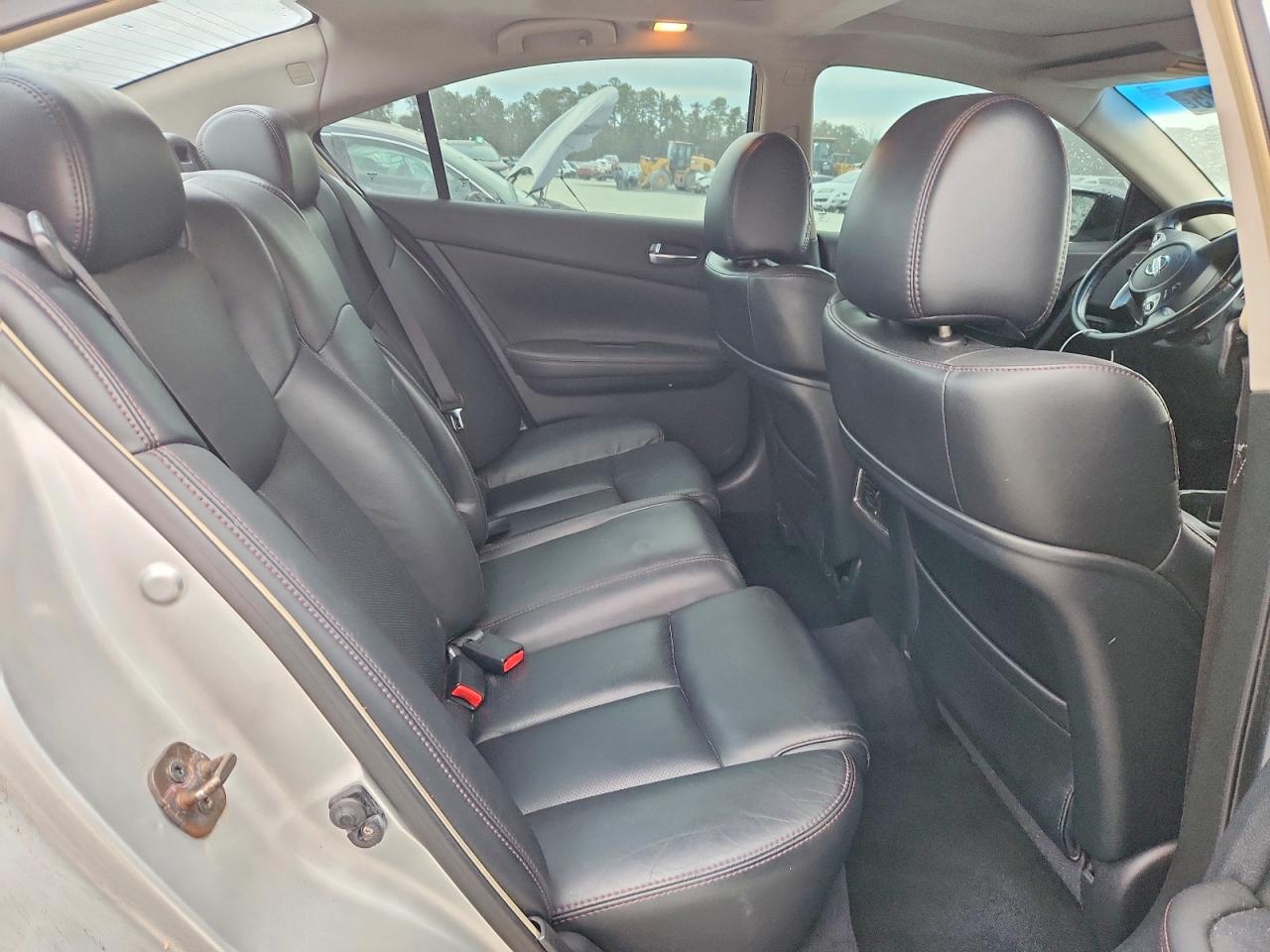 Nissan Maxima S