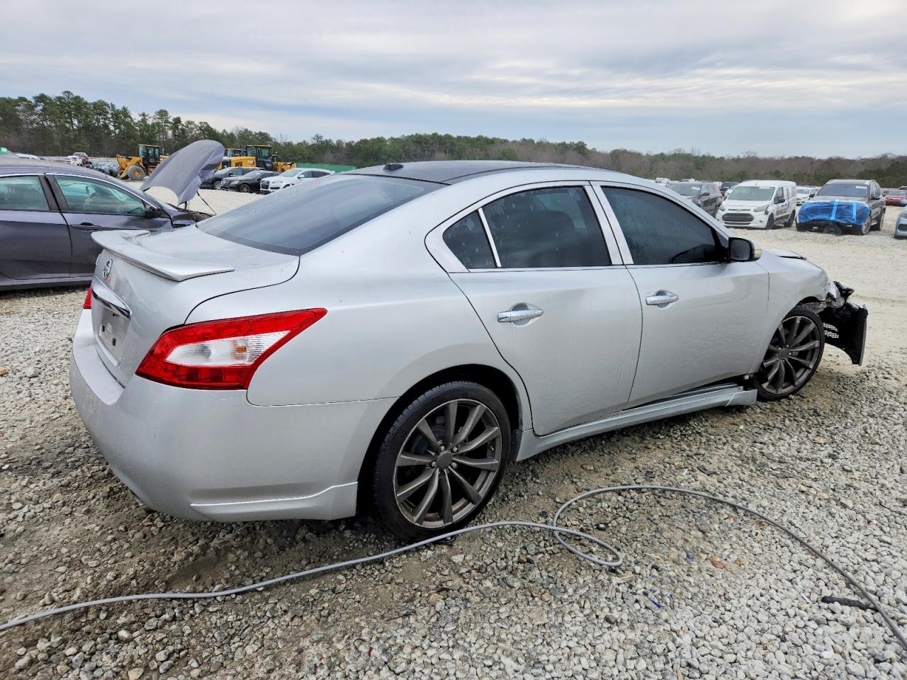 Nissan Maxima S