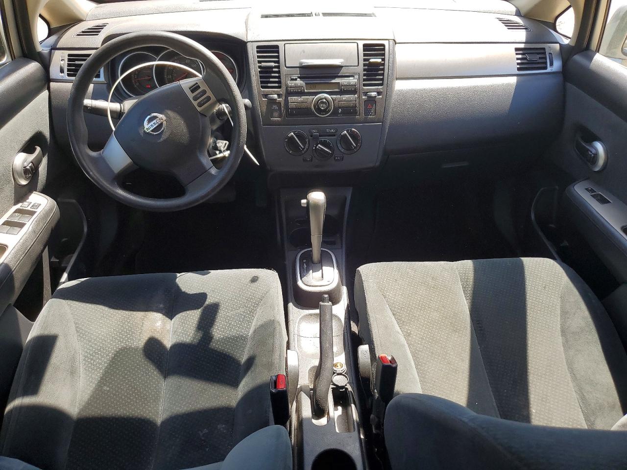Nissan Versa 1.8 S