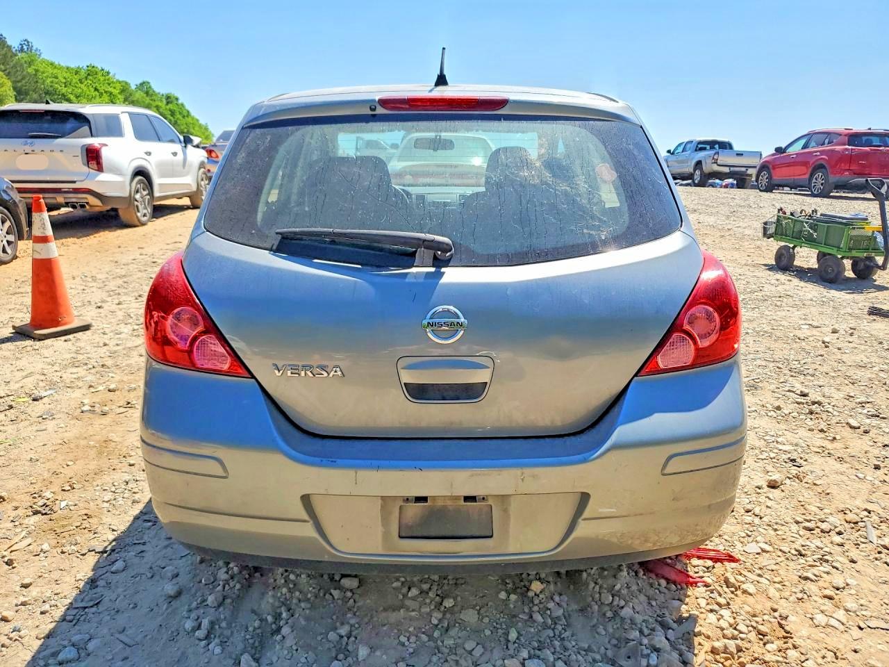 Nissan Versa 1.8 S