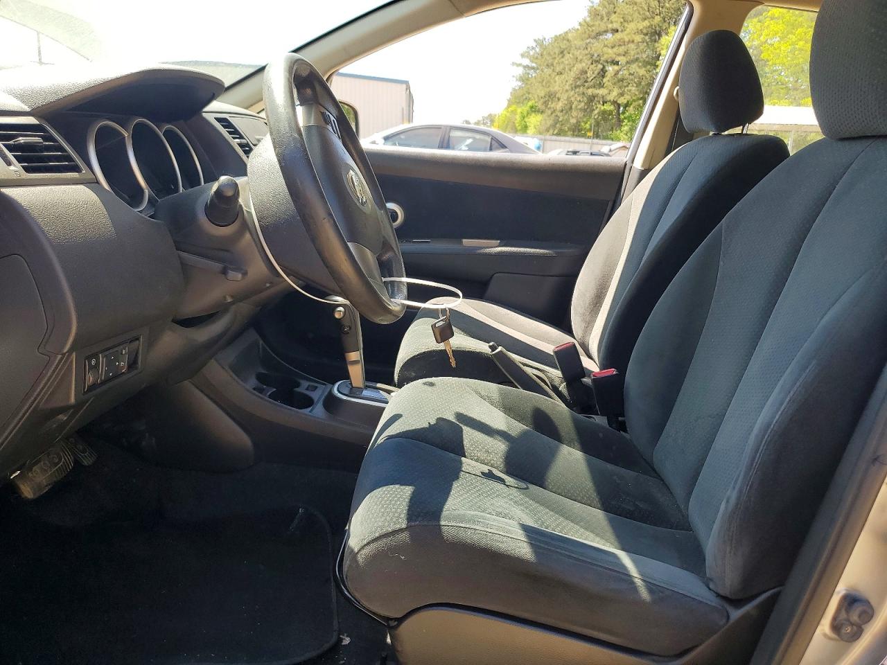 Nissan Versa 1.8 S