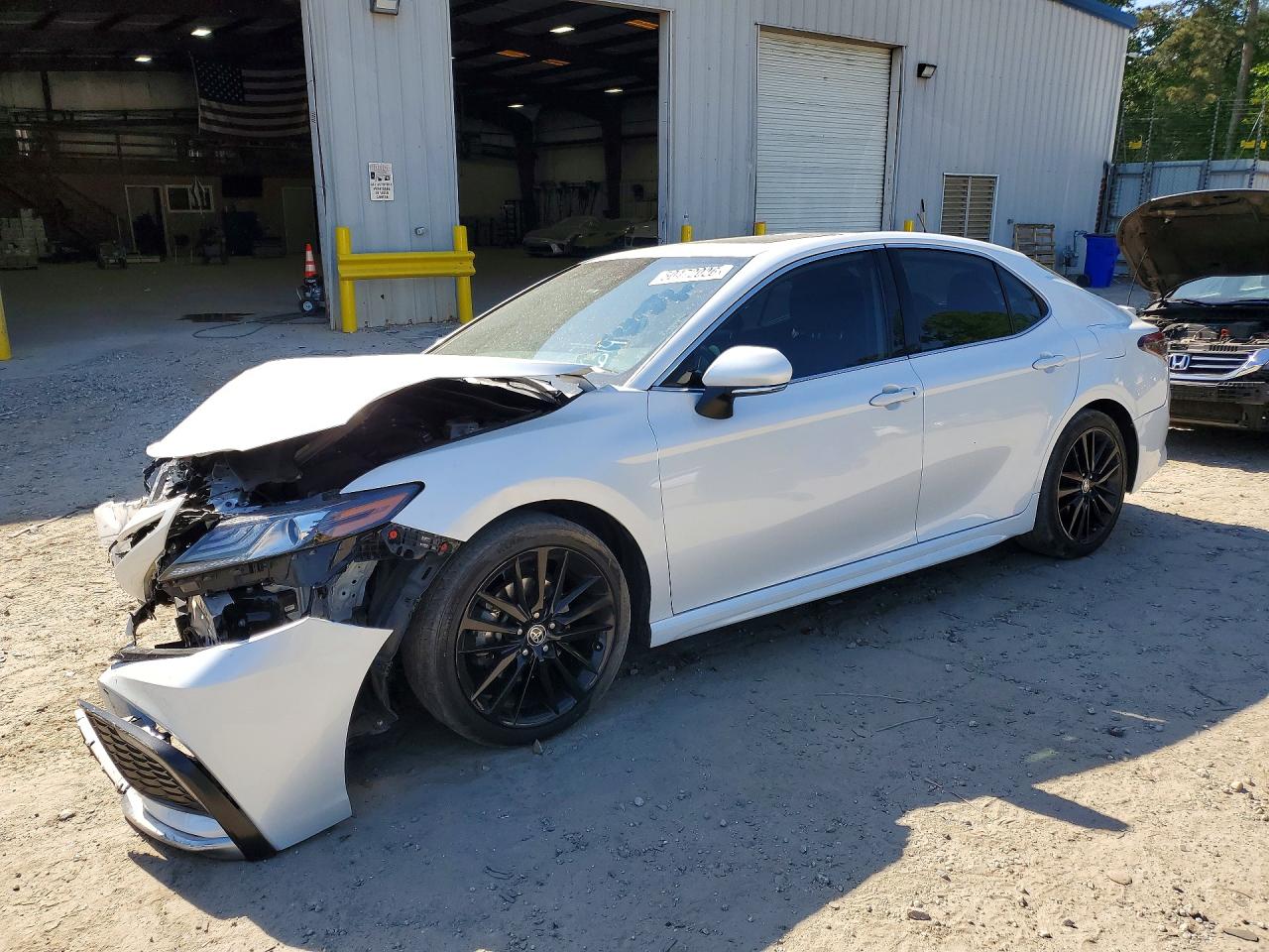 Salvage Toyota Camry Image