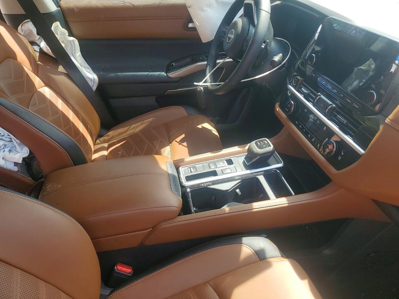 Nissan Pathfinder Platinum
