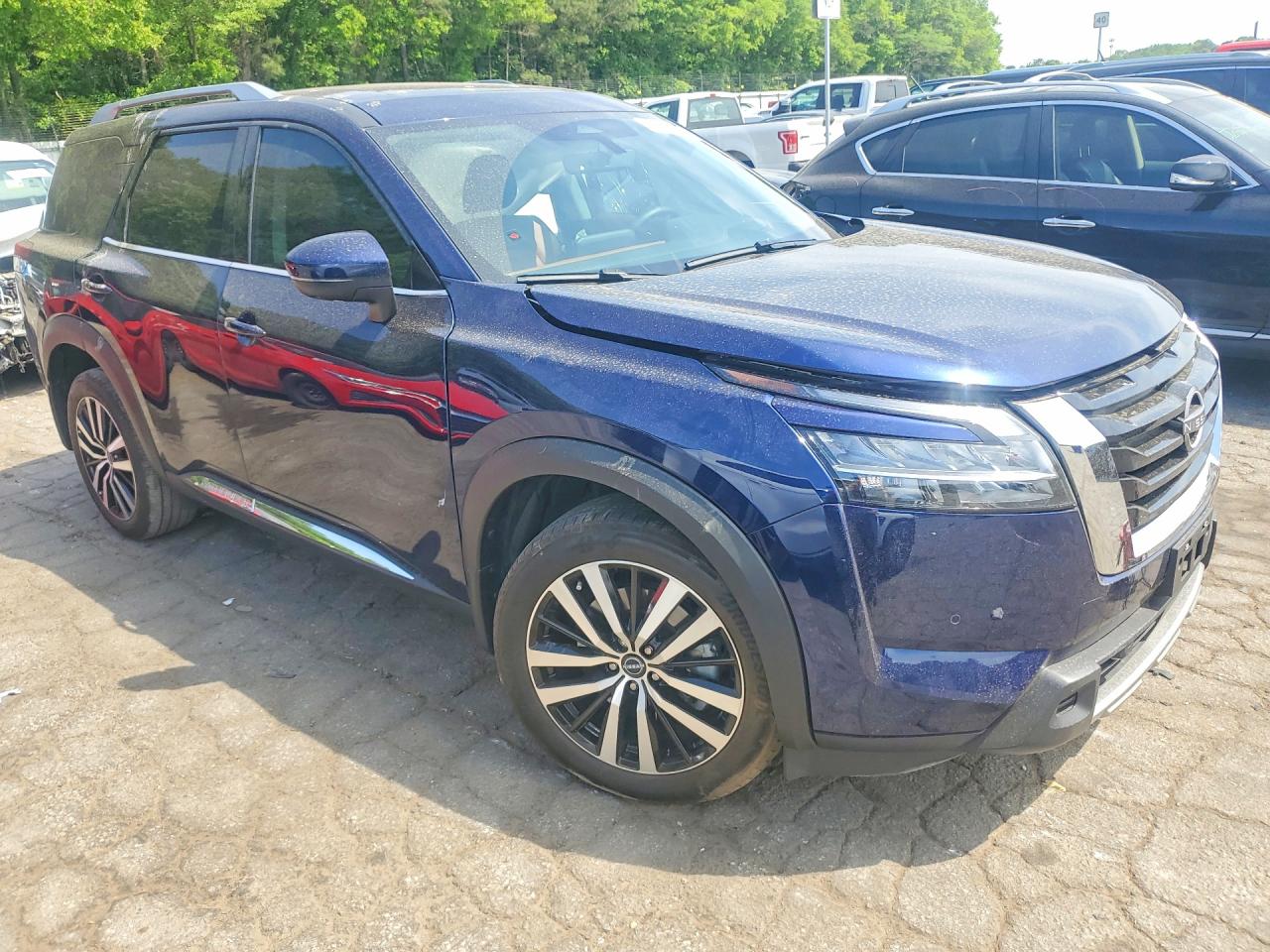 Nissan Pathfinder Platinum