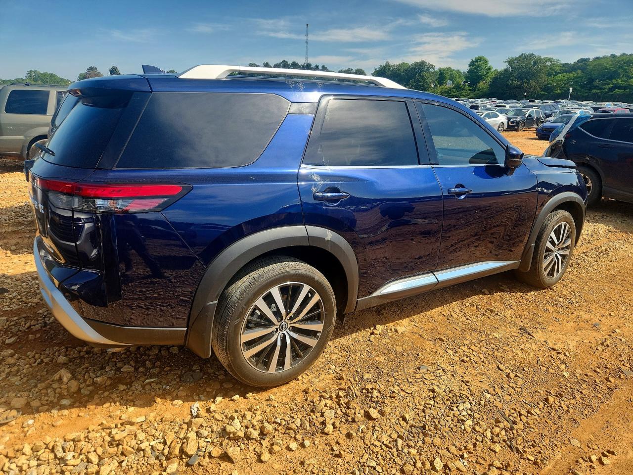 Nissan Pathfinder Platinum