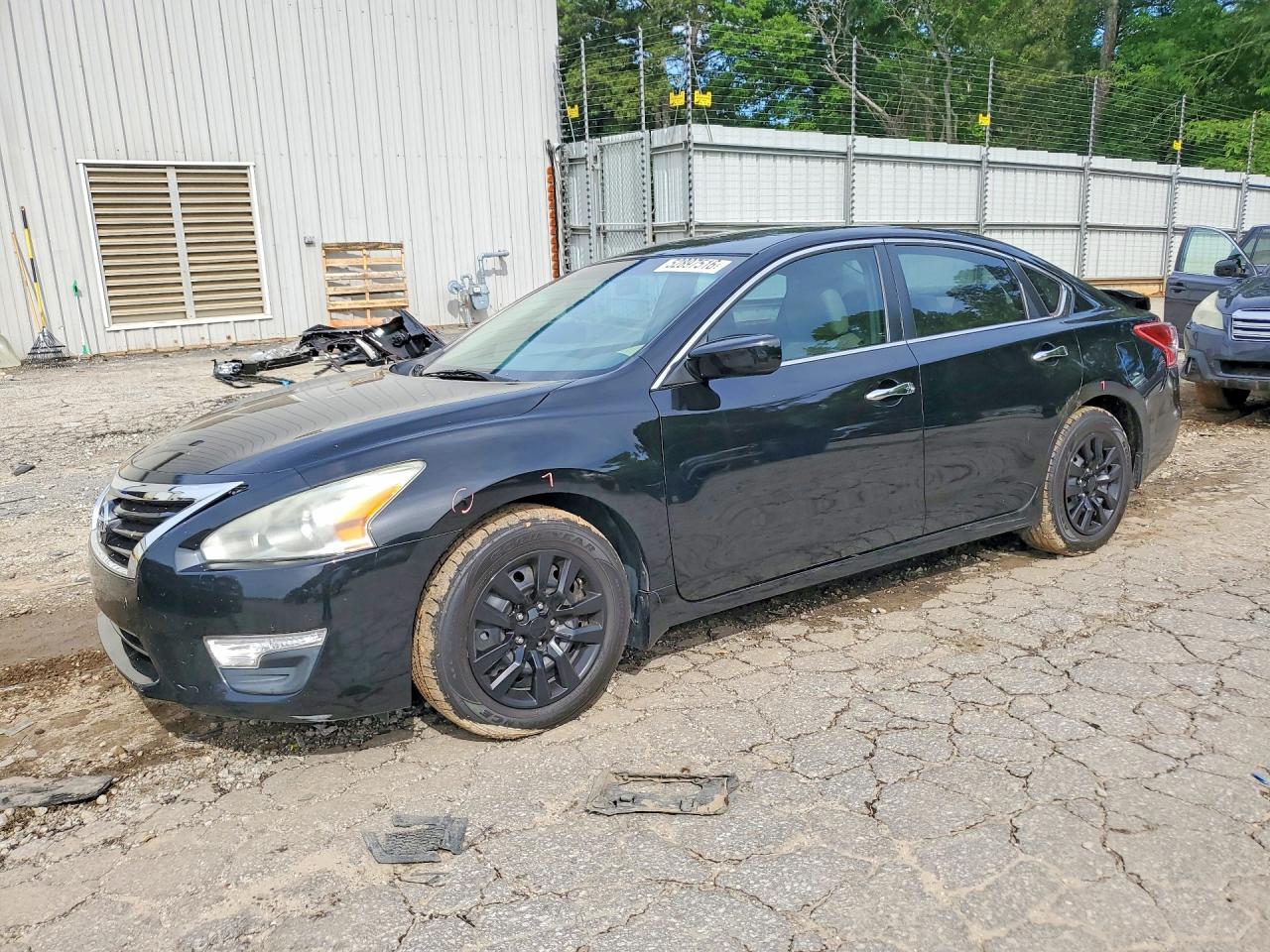 Salvage Nissan Altima Image