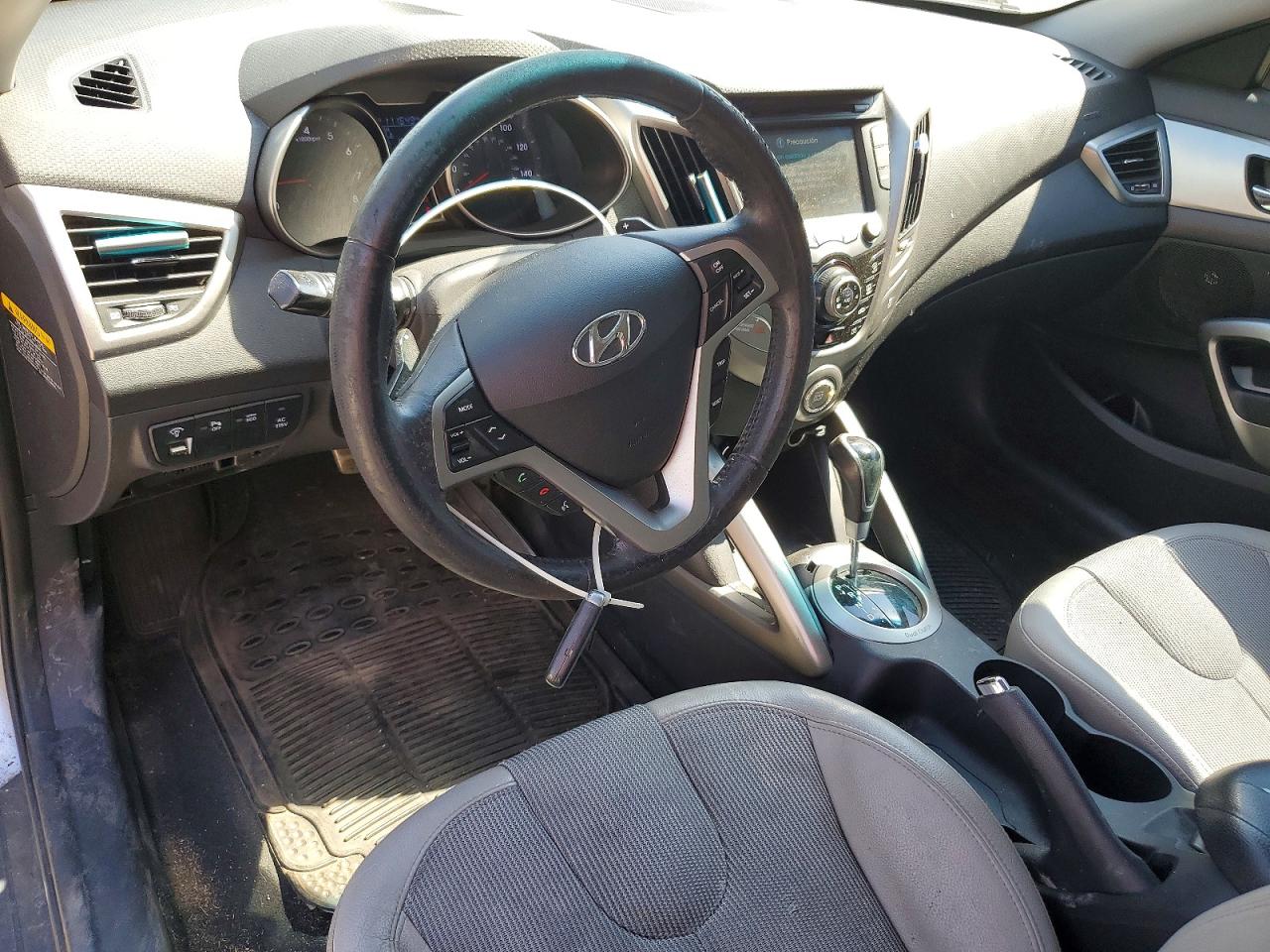 Hyundai VELOSTER Base