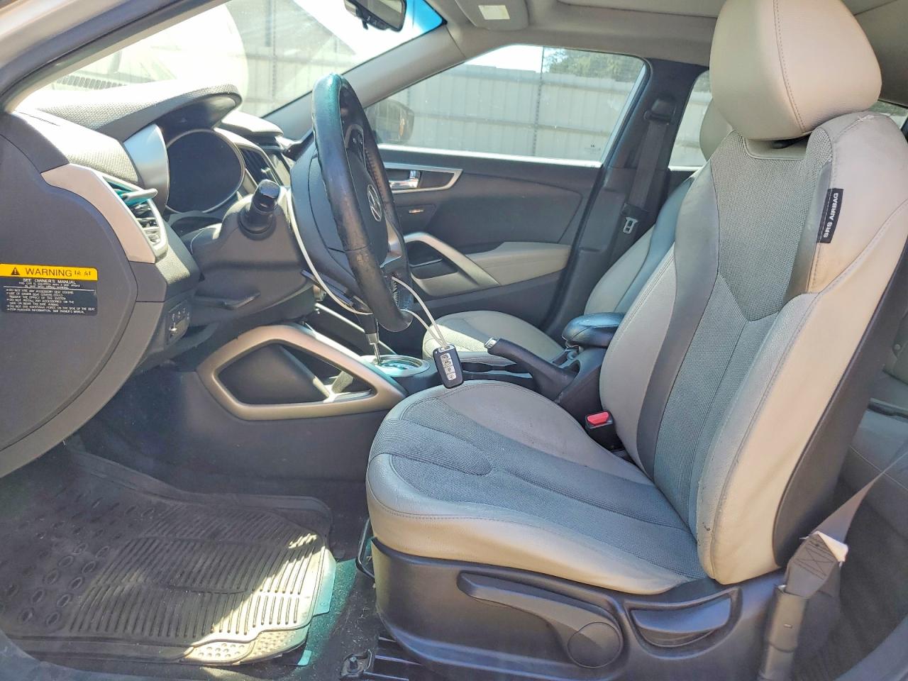 Hyundai VELOSTER Base
