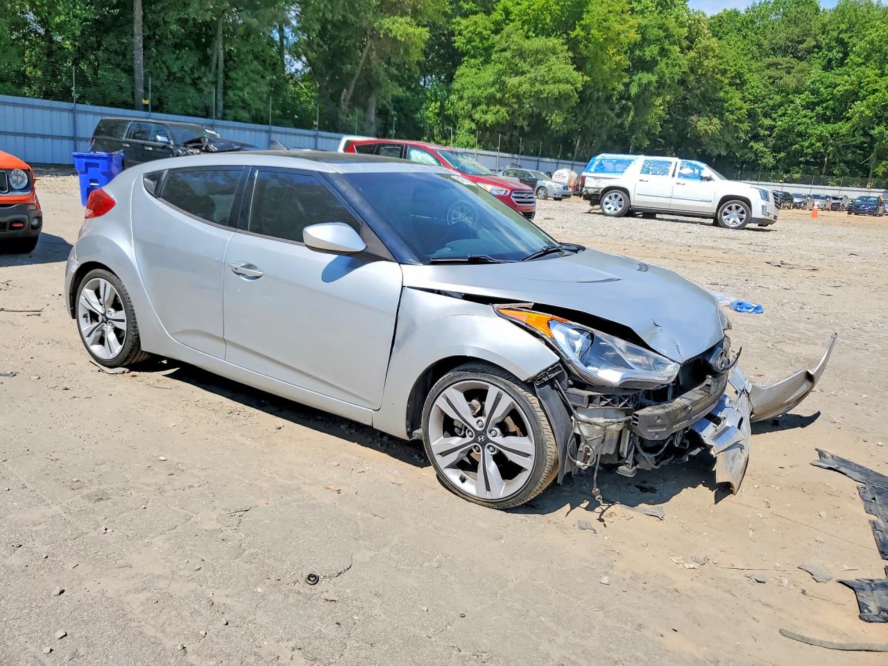 Hyundai VELOSTER Base