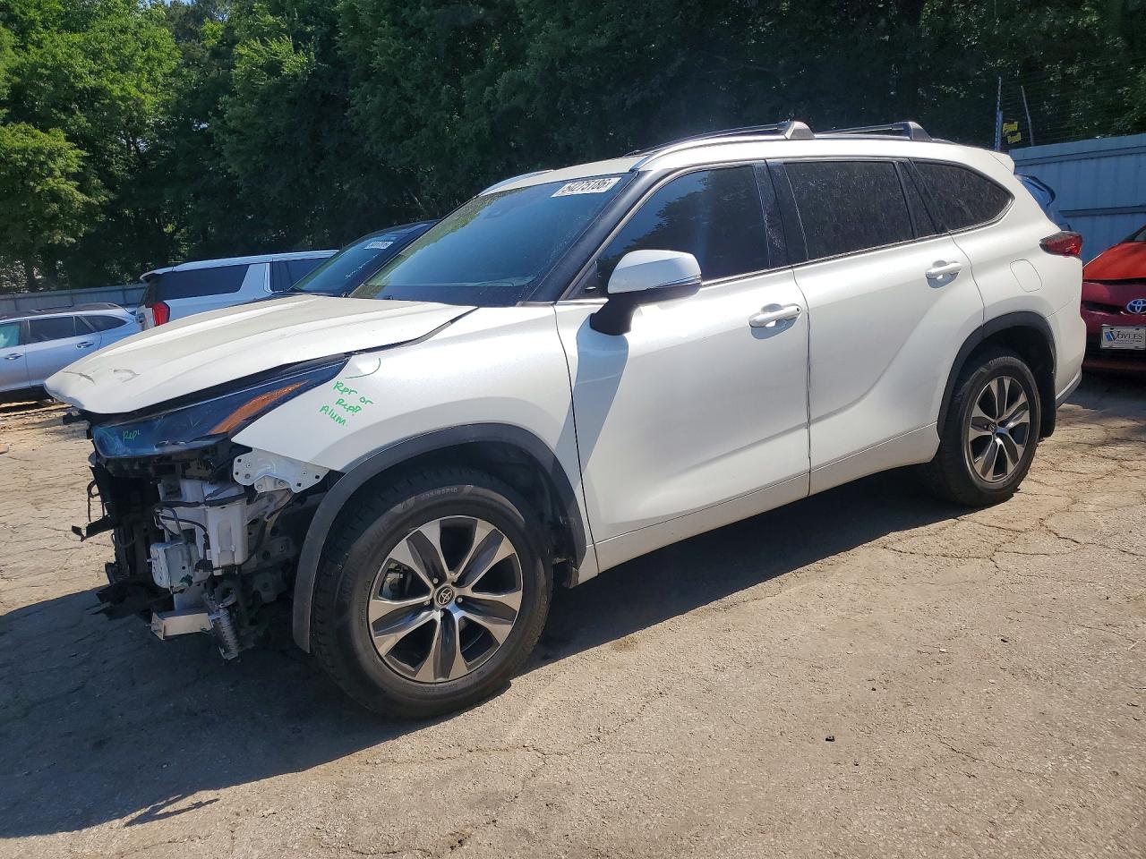 Salvage Toyota Highlander Image
