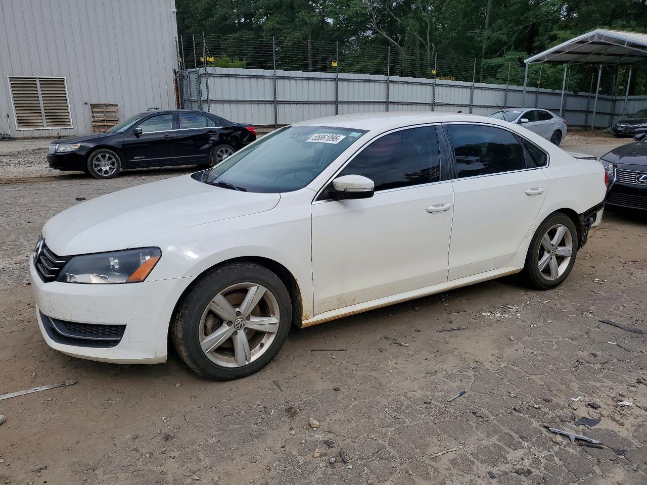 Salvage Volkswagen Passat Image