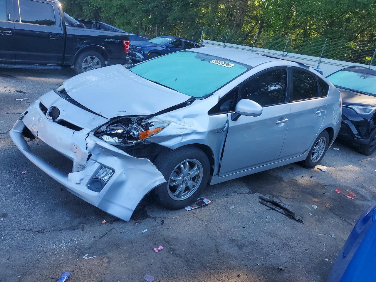 Salvage Toyota Prius Image