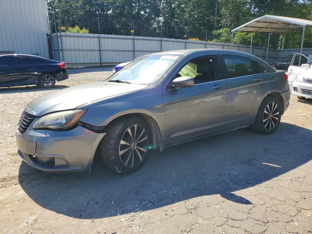 Salvage Chrysler 200 Image