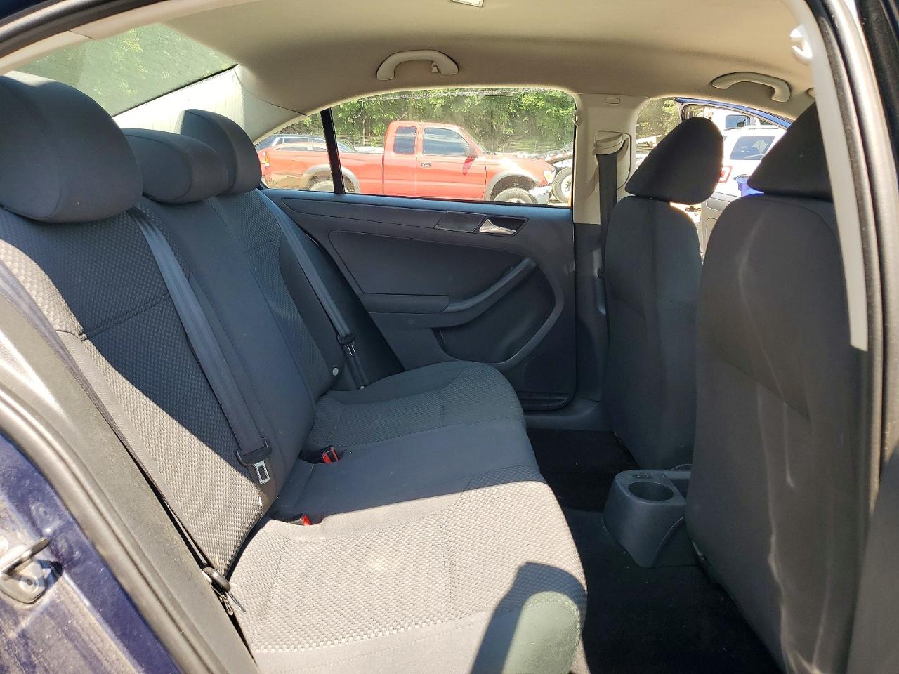 Volkswagen Jetta Base