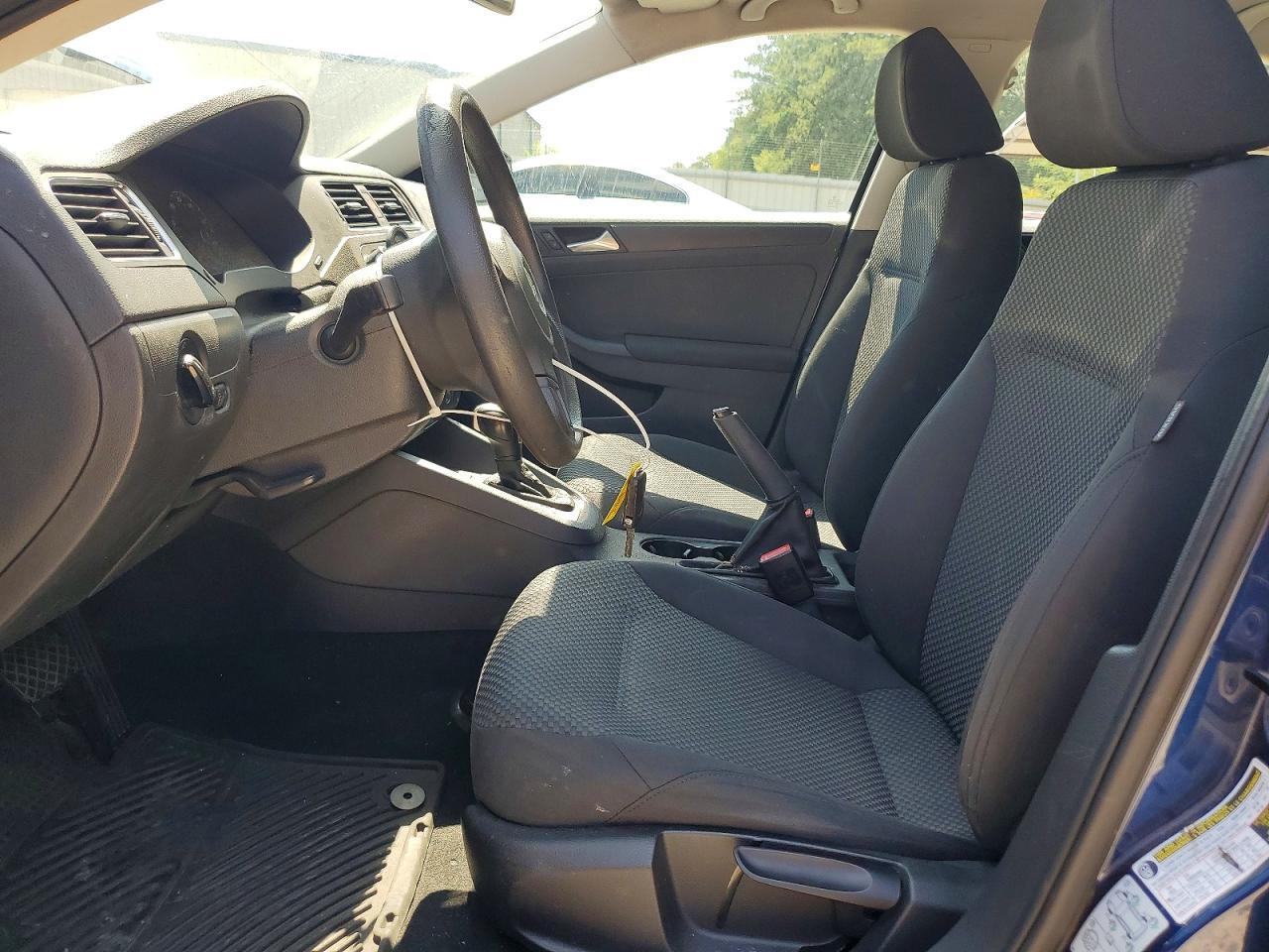 Volkswagen Jetta Base