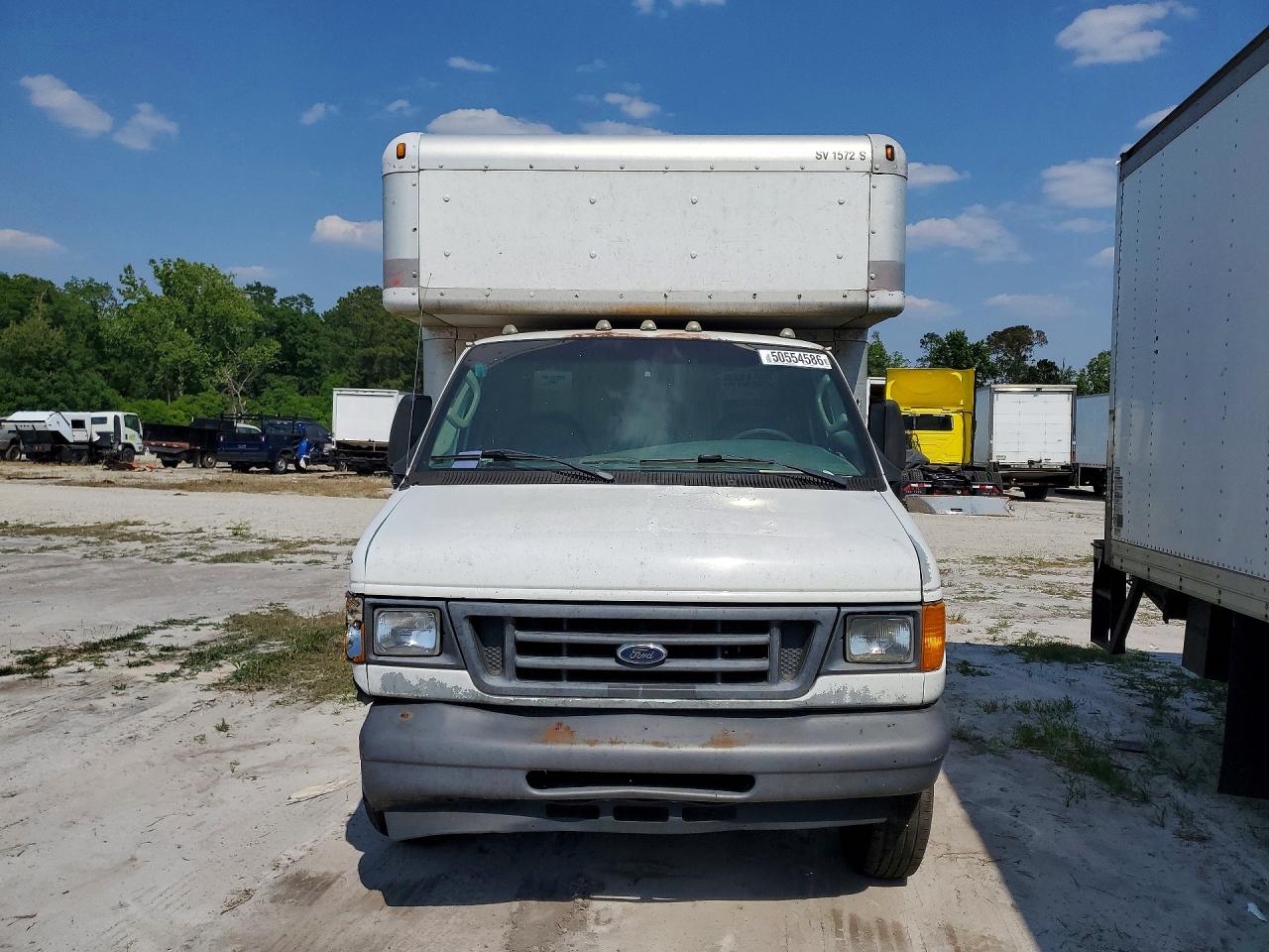 Ford Econoline E450 Super Duty Cutaway Van