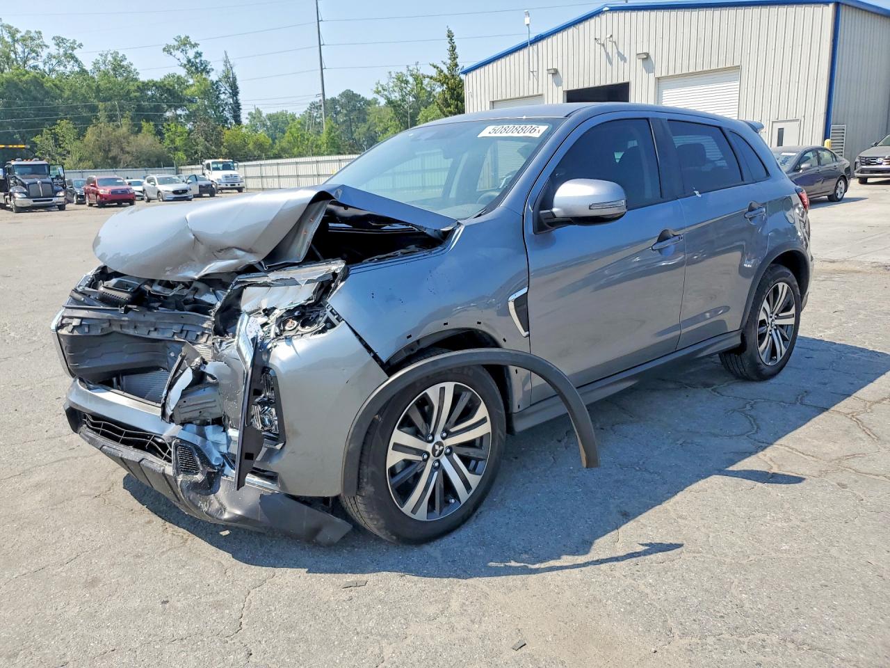 Salvage Mitsubishi Outlander Image