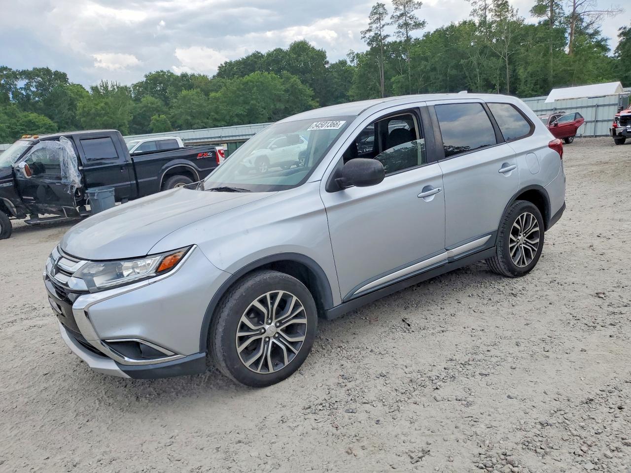 Salvage Mitsubishi Outlander Image