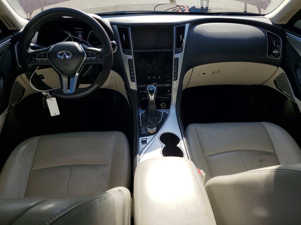 INFINITI Q50 Luxe