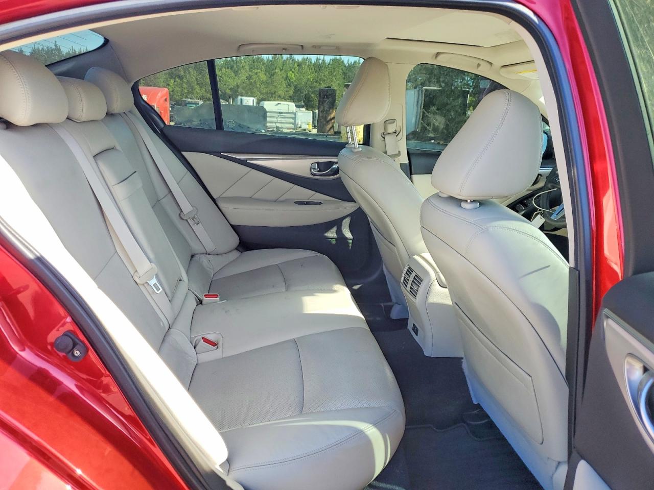 INFINITI Q50 Luxe