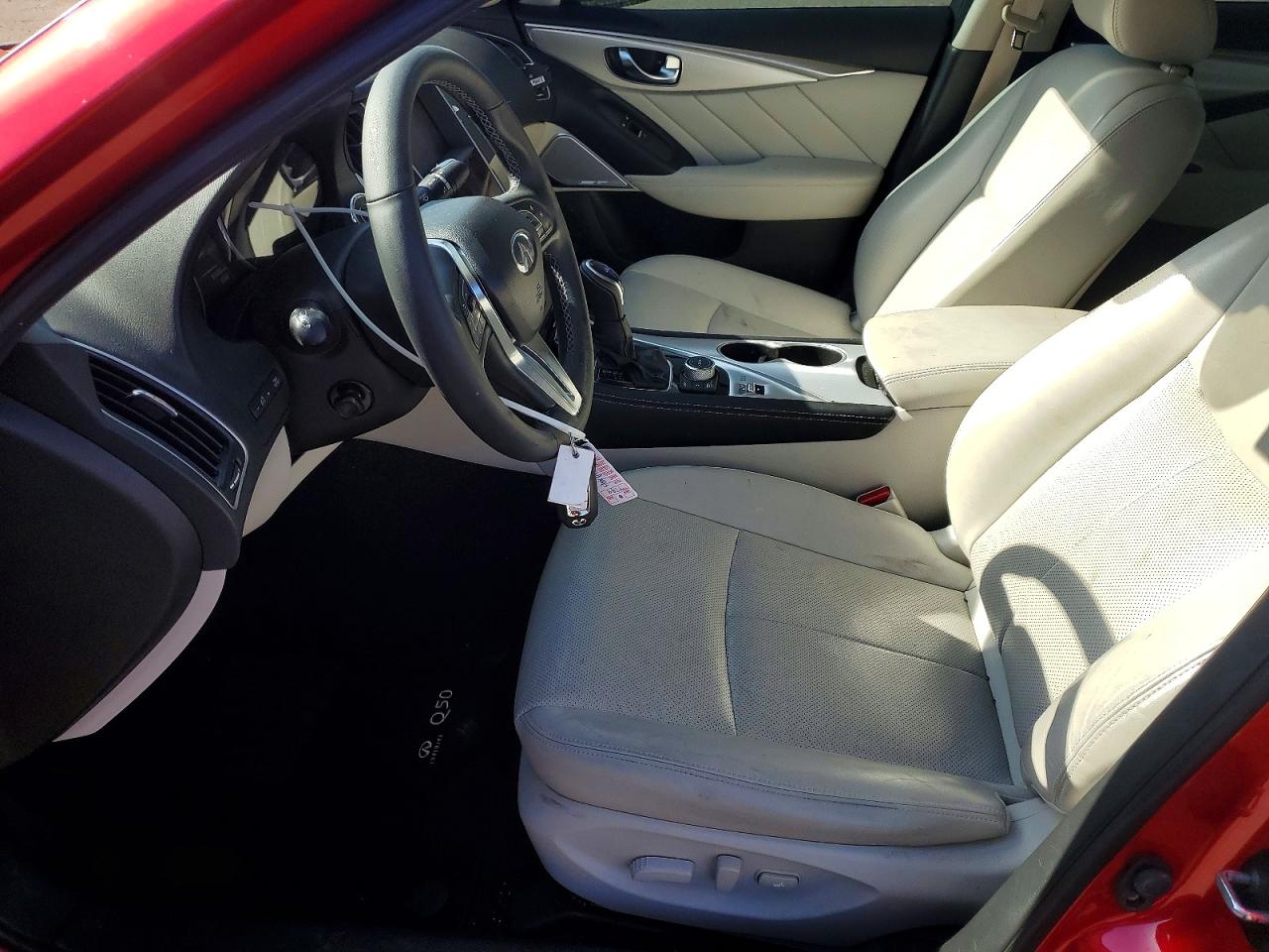 INFINITI Q50 Luxe
