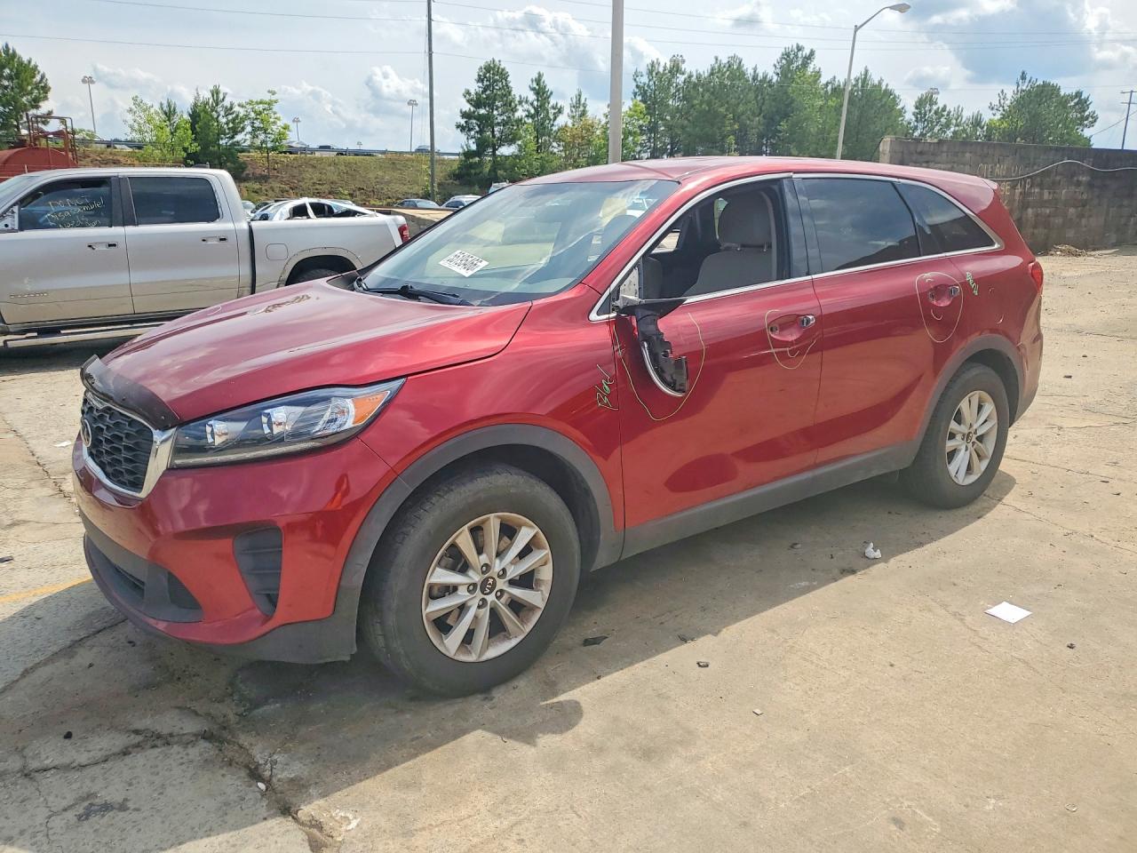Salvage Kia Sorento Image