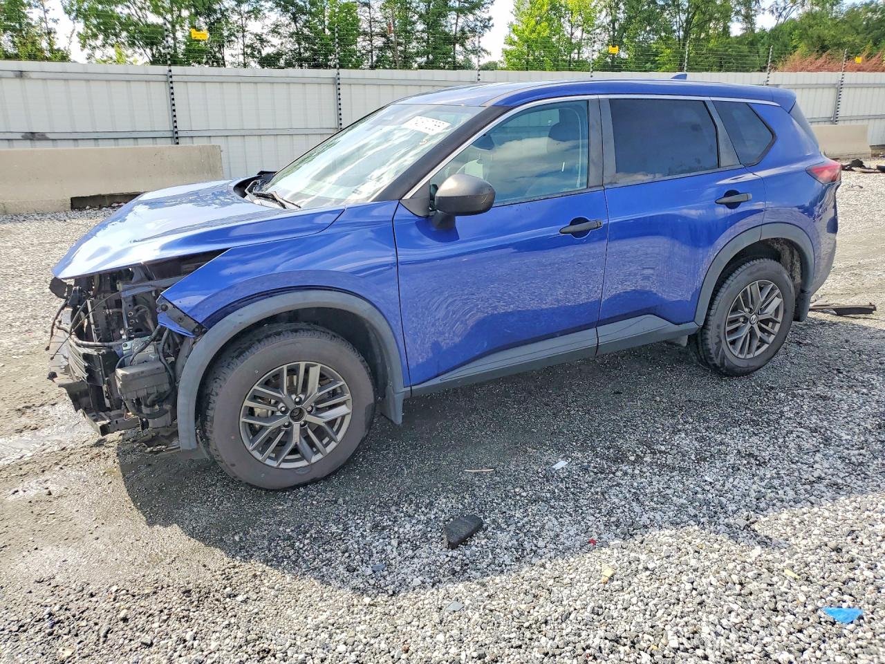 Salvage Nissan Rogue Image