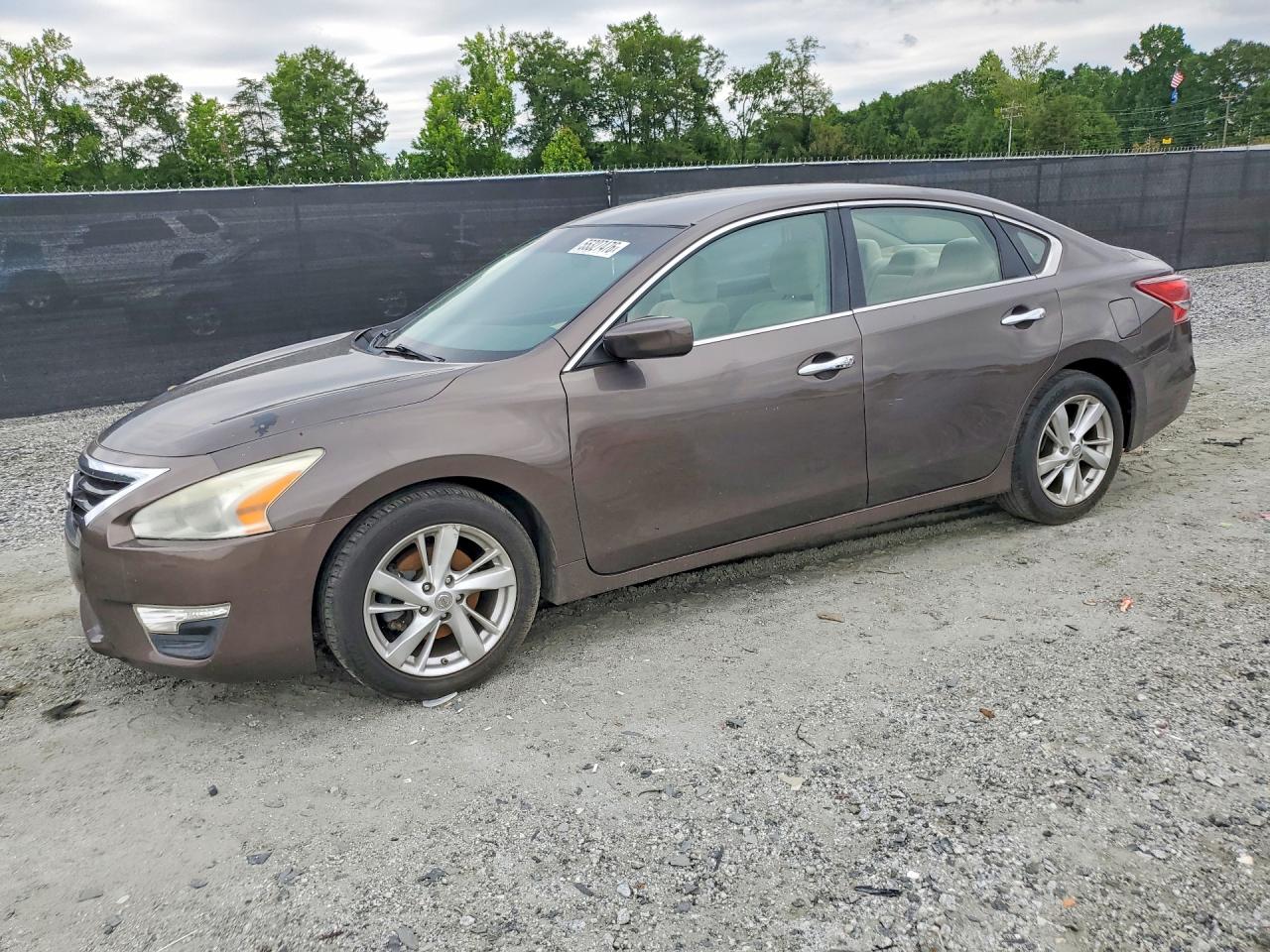 Salvage Nissan Altima Image