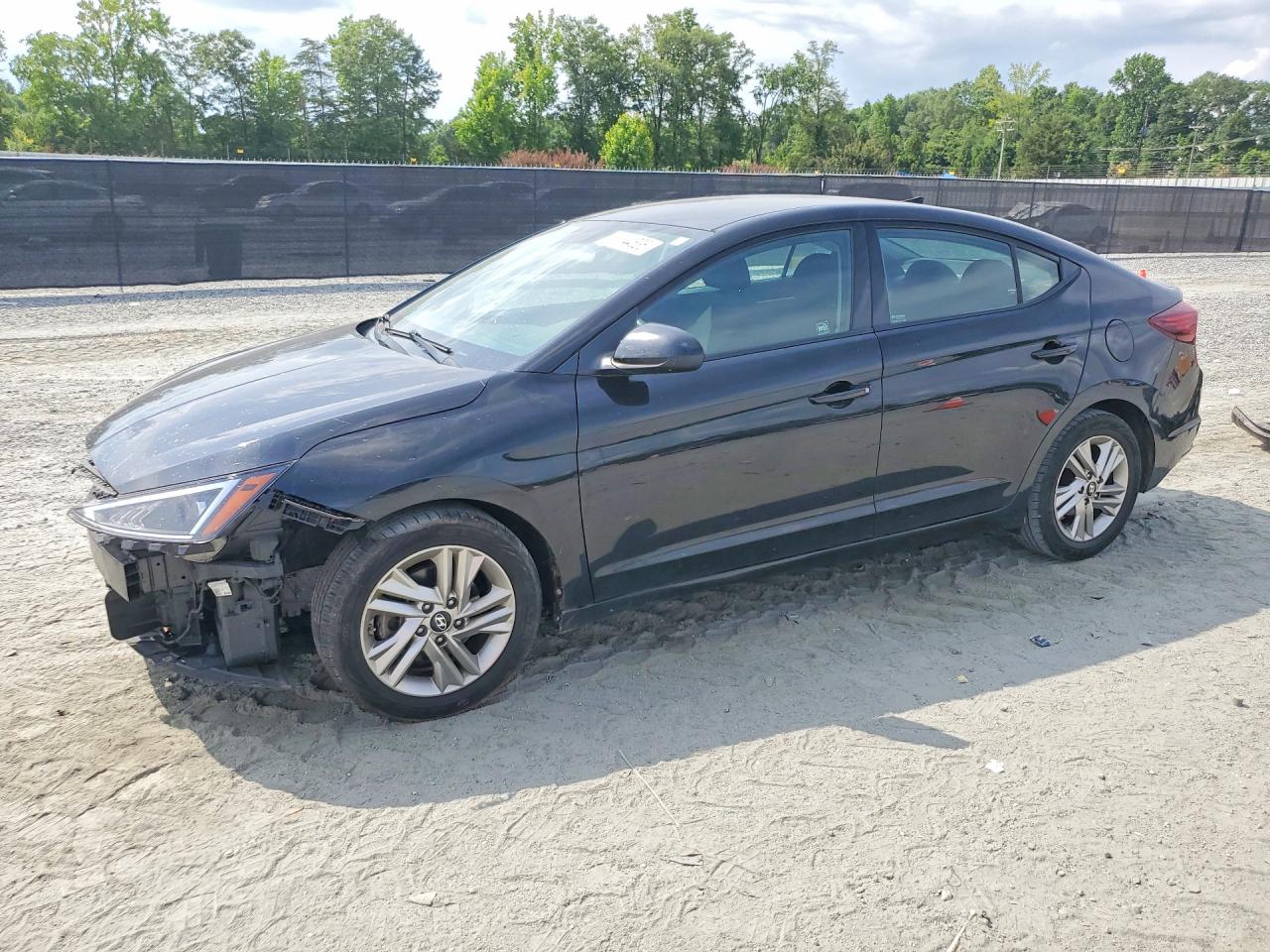 Salvage Hyundai ELANTRA Image