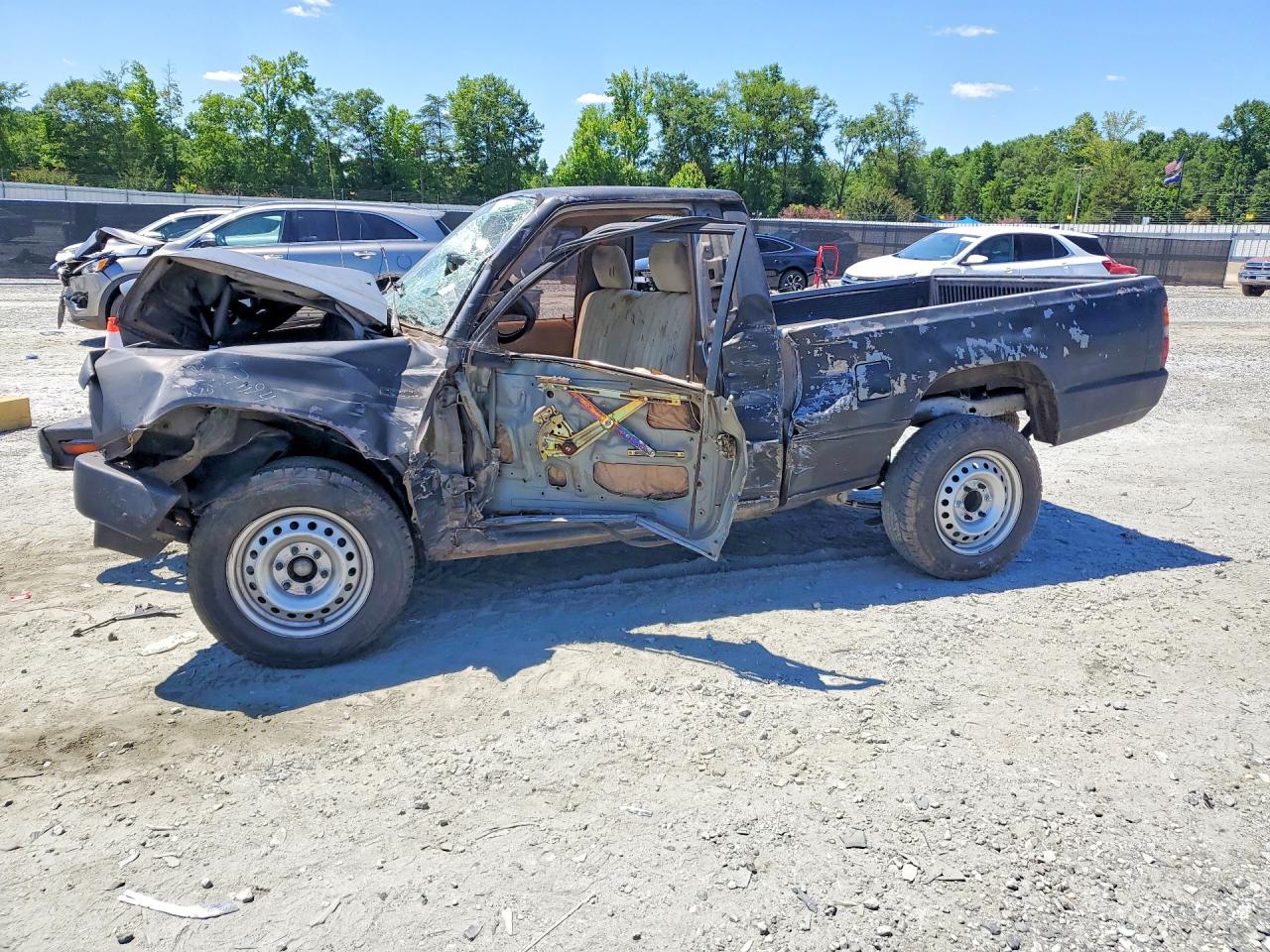 Salvage Mitsubishi Mighty Max Image