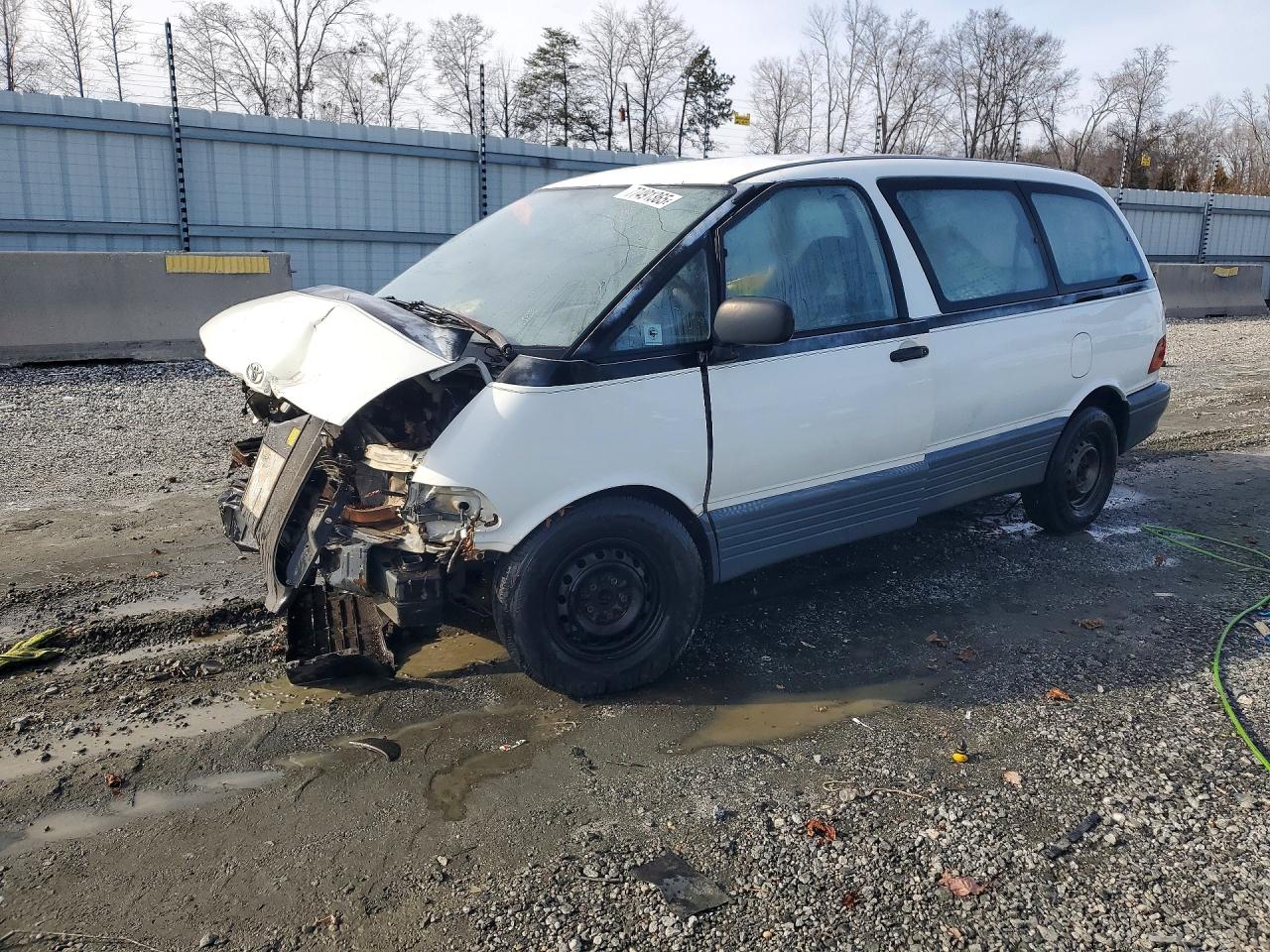 Salvage Toyota Previa Image