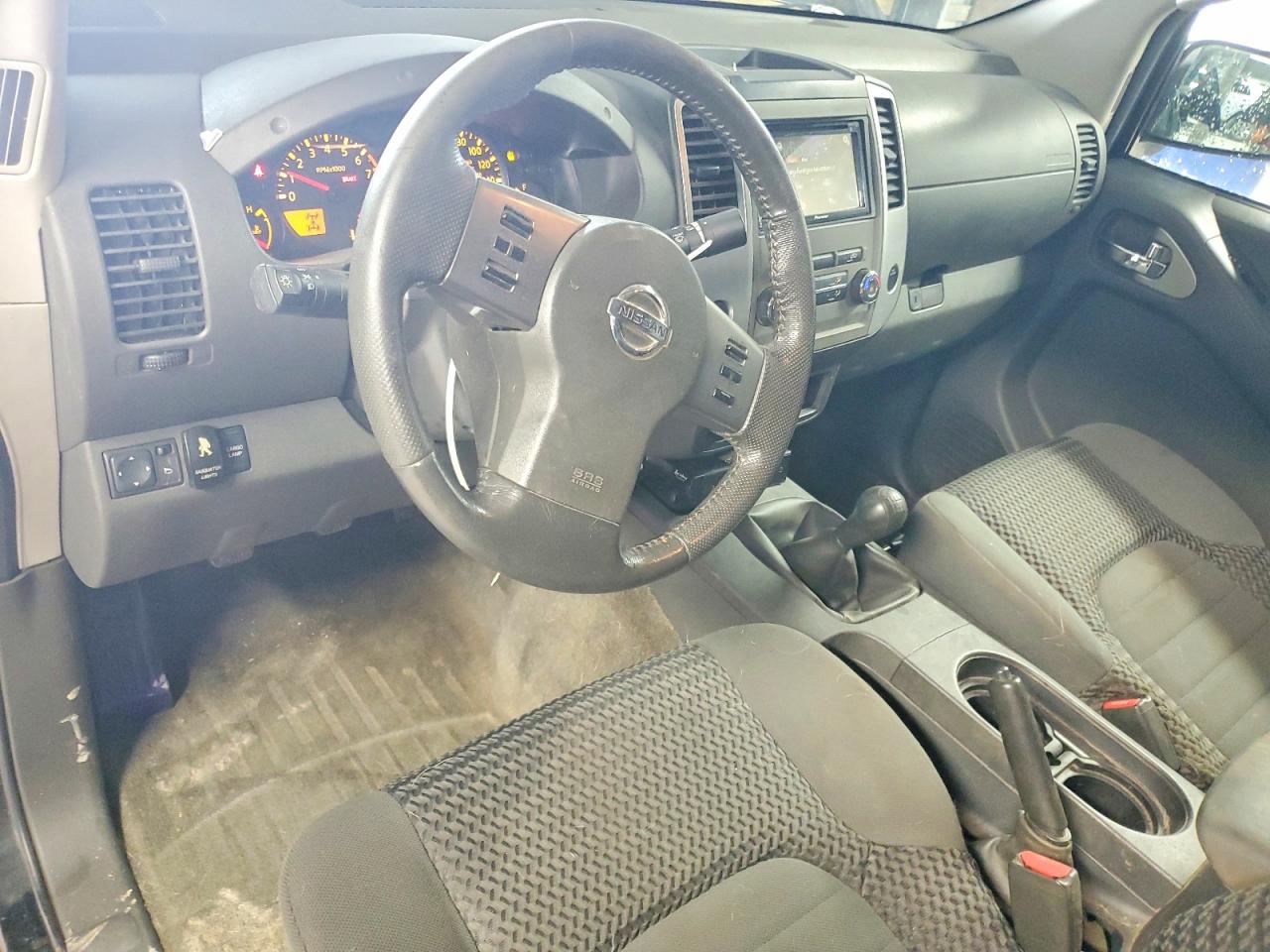 Nissan Frontier Sv V6