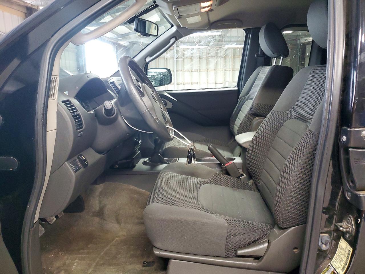 Nissan Frontier Sv V6