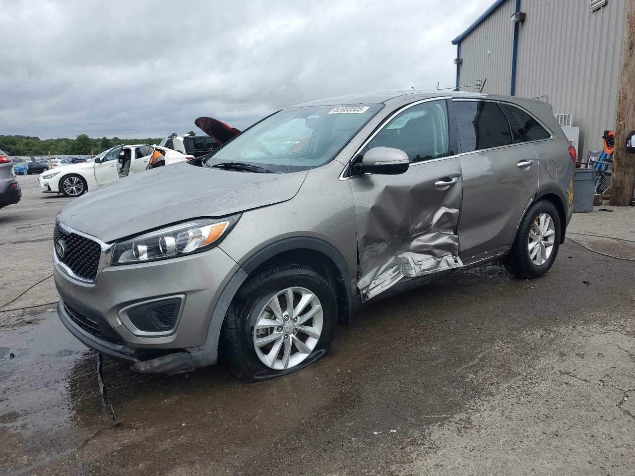 Salvage Kia Sorento Image