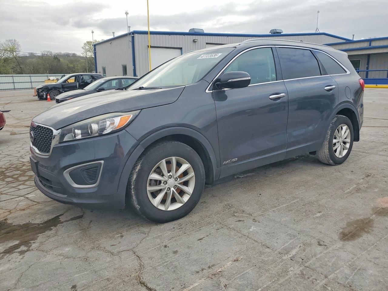 Salvage Kia Sorento Image