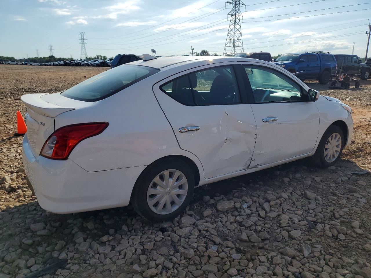 Nissan Versa Sv