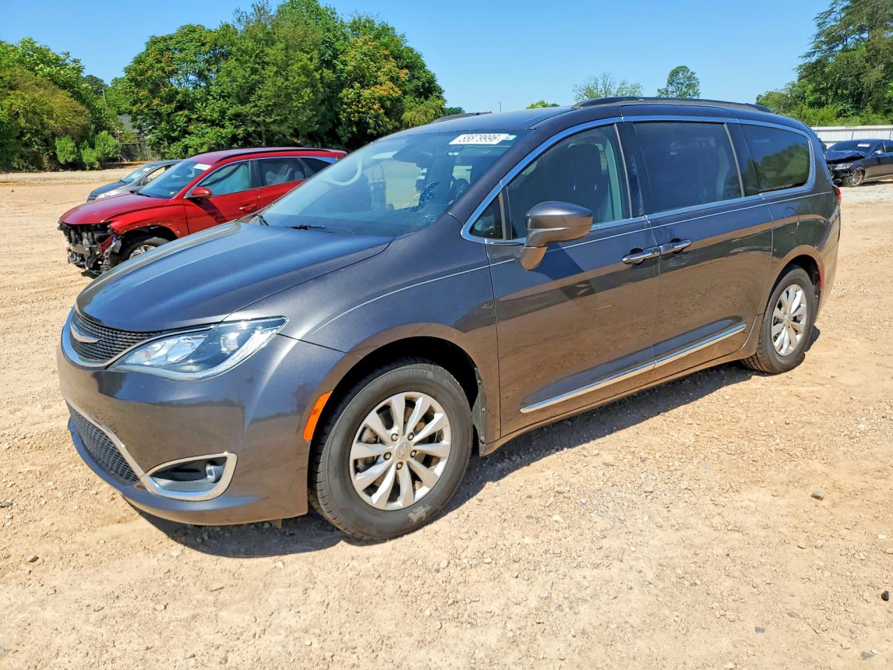 Salvage Chrysler Pacifica Image