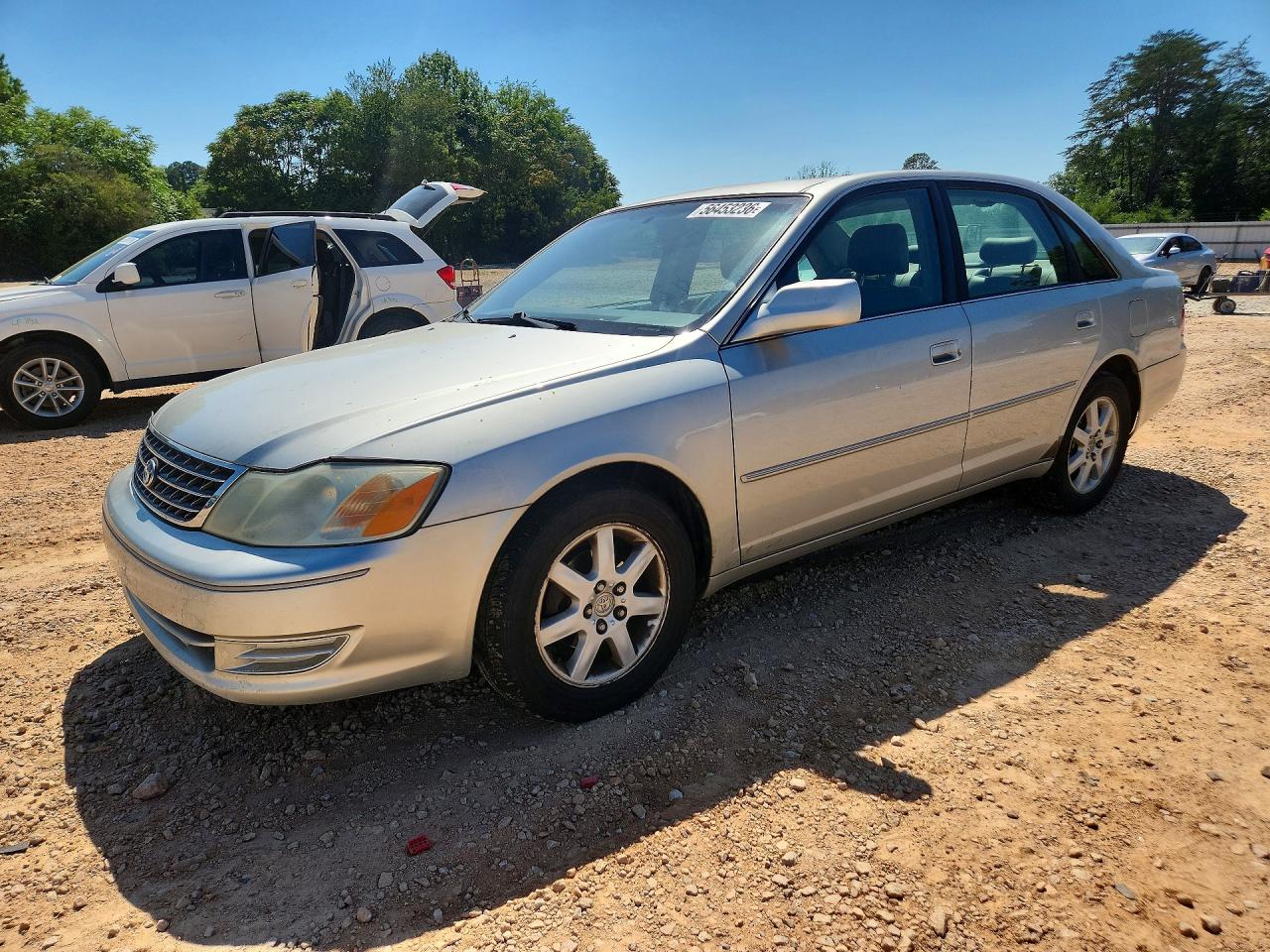 Salvage Toyota Avalon Image
