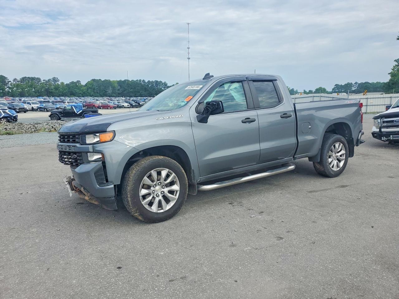 Salvage Chevrolet Silverado Image