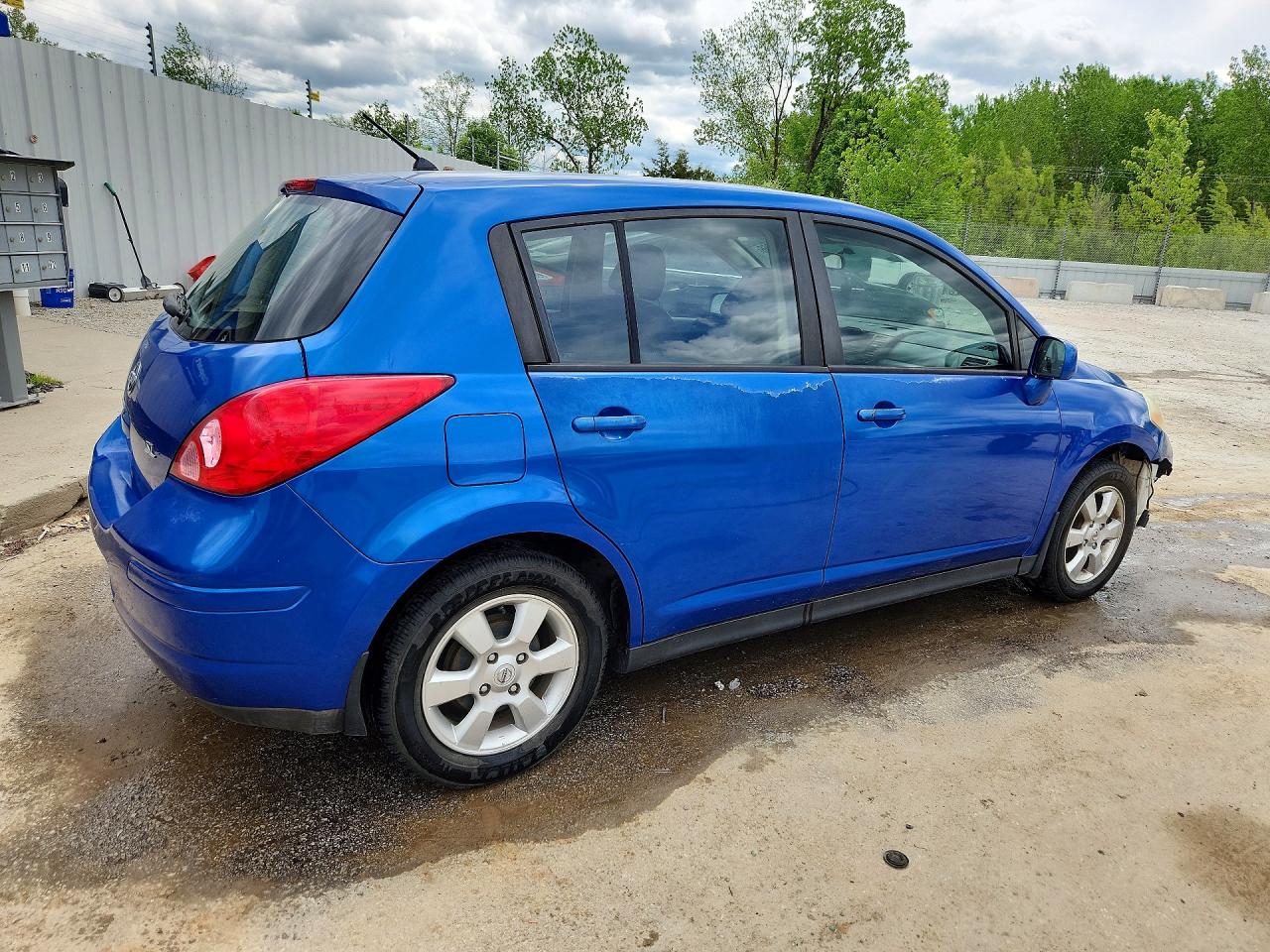 Nissan Versa 1.8 S