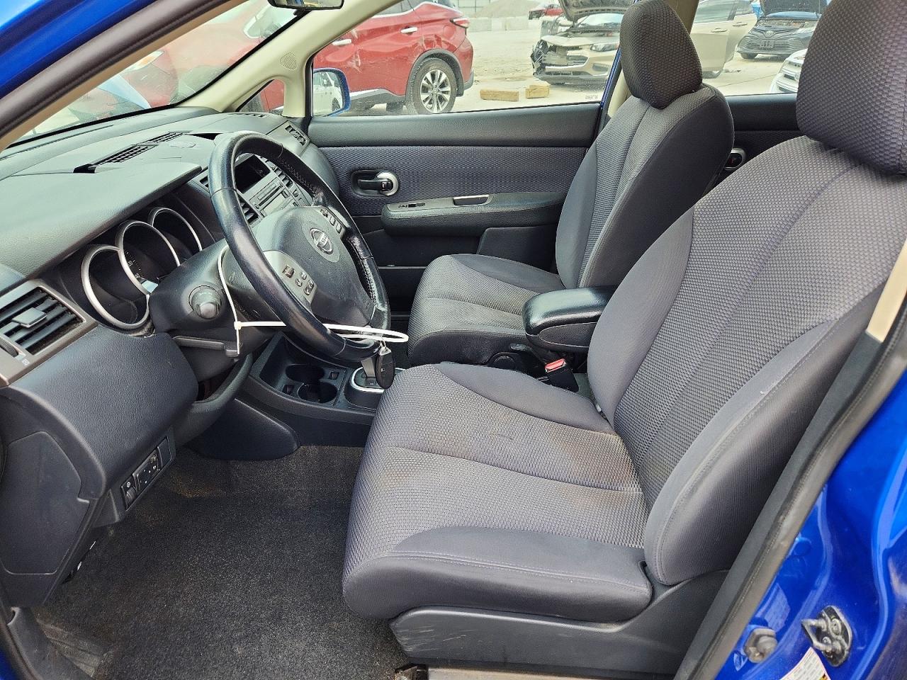 Nissan Versa 1.8 S