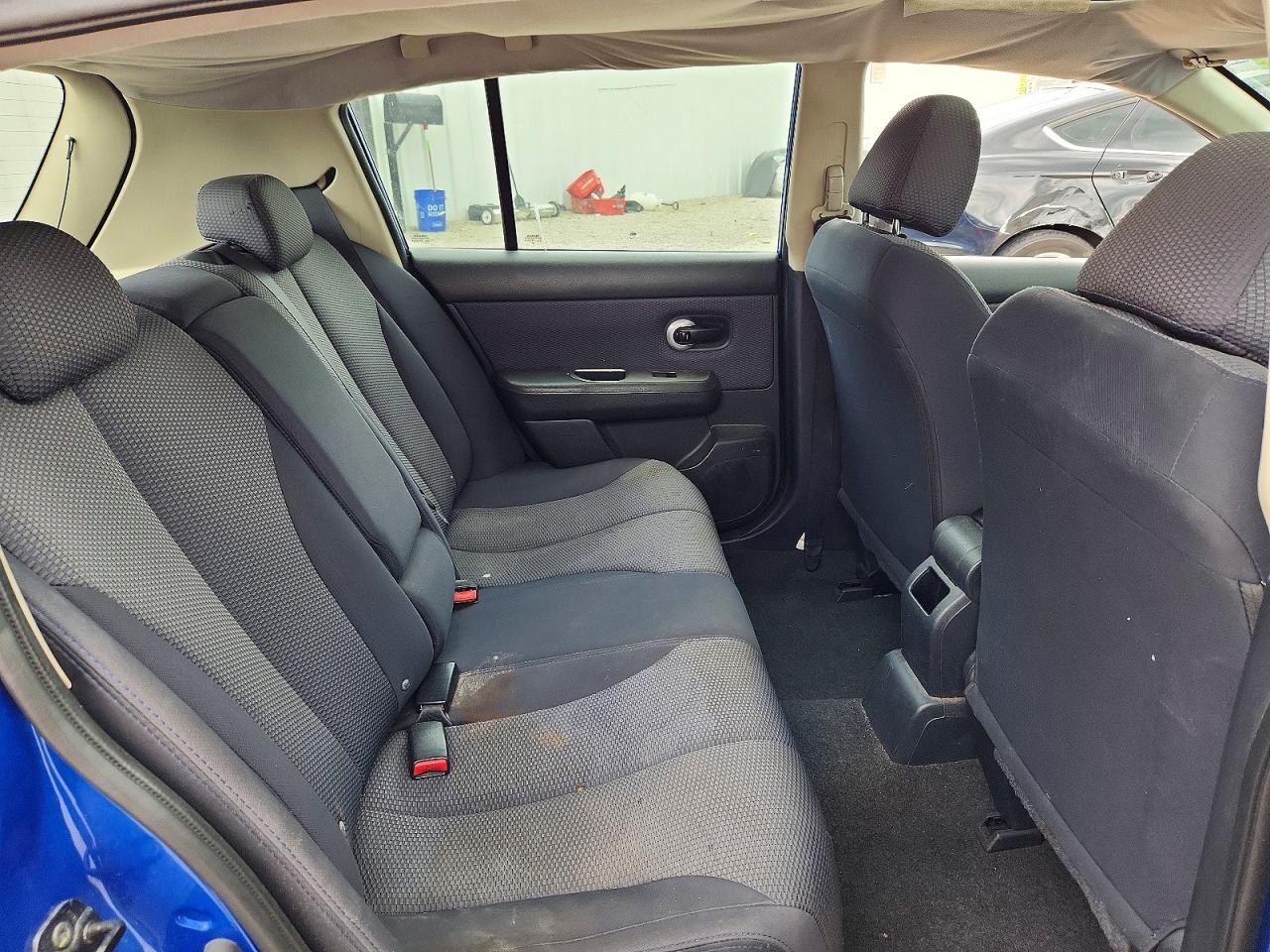 Nissan Versa 1.8 S