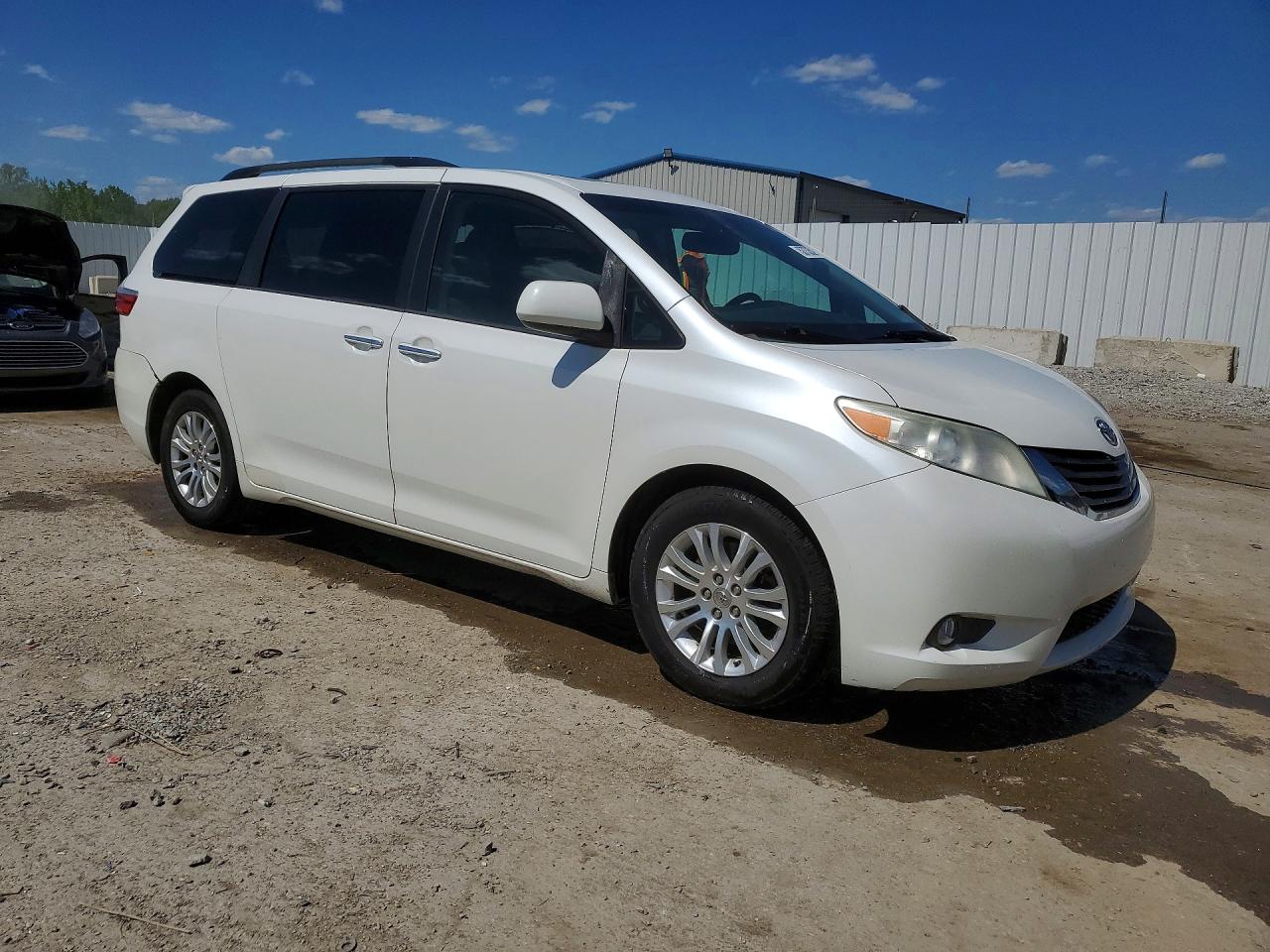 Toyota Sienna Xle Premium 8-passenger