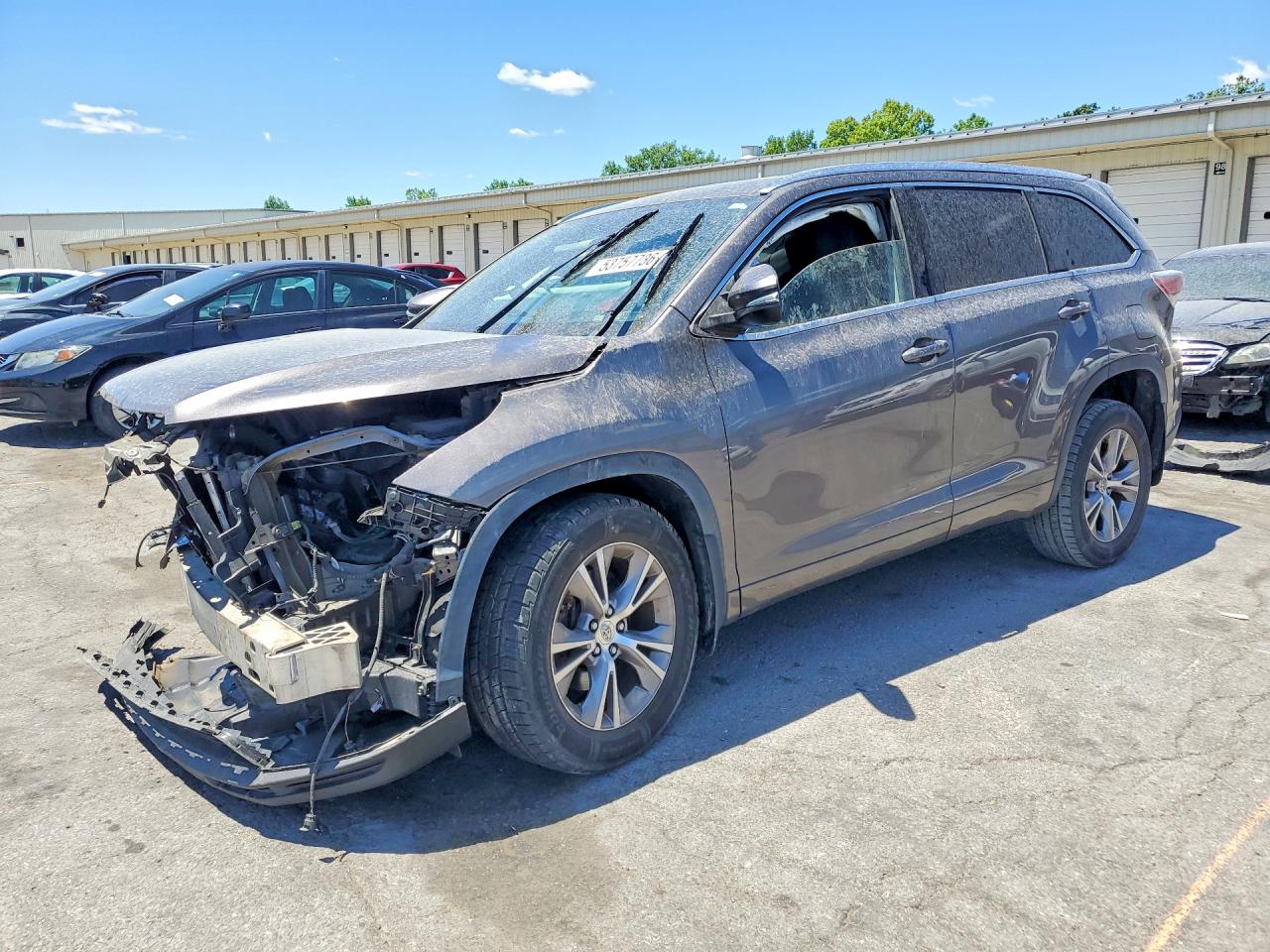 Salvage Toyota Highlander Image