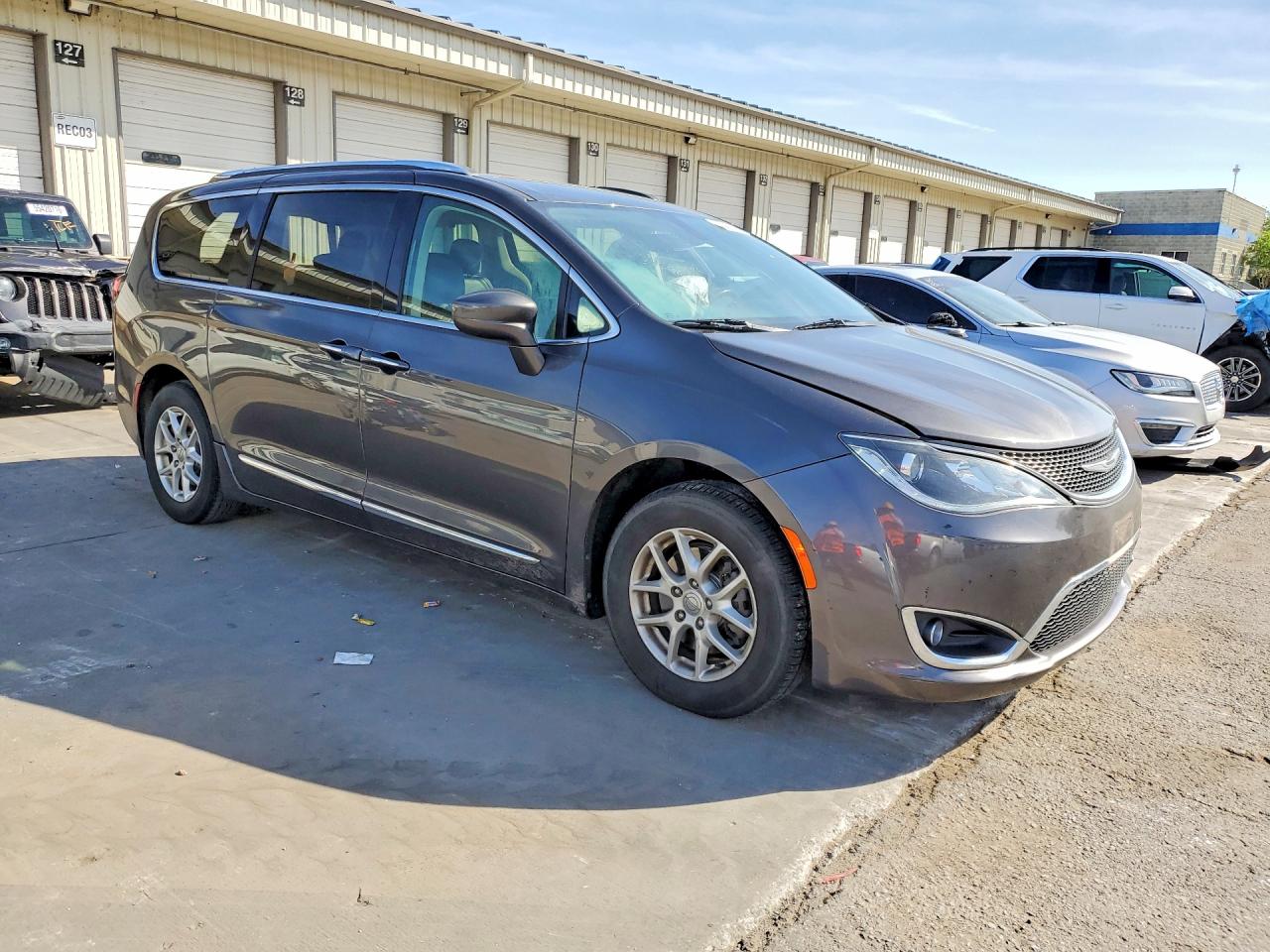 Chrysler Pacifica Touring L
