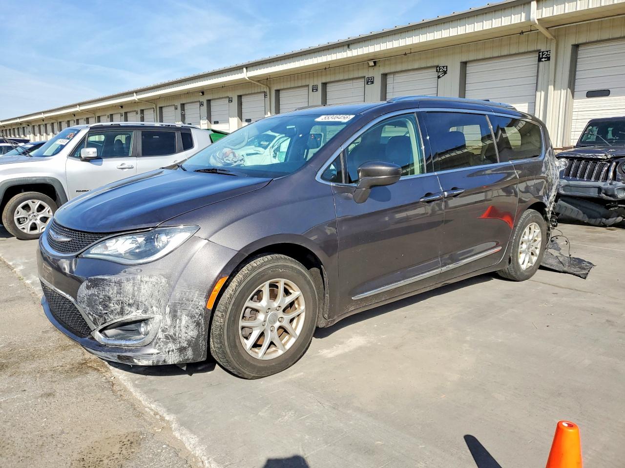 Salvage Chrysler Pacifica Image