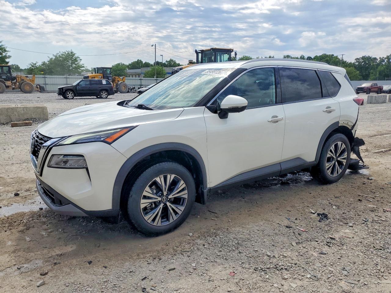 Salvage Nissan Rogue Image