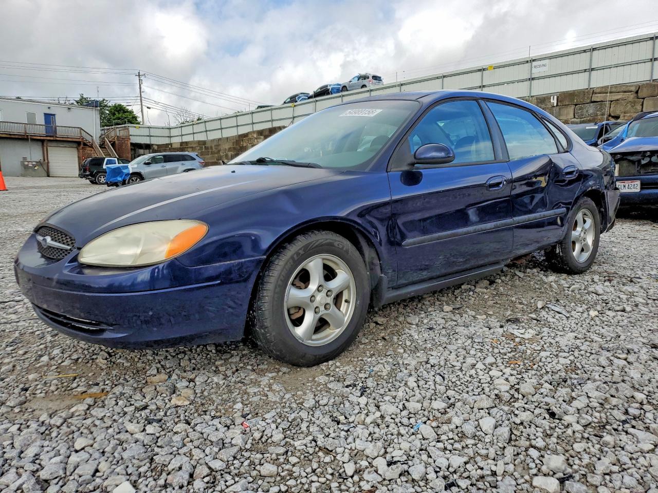 Salvage Ford Taurus Image