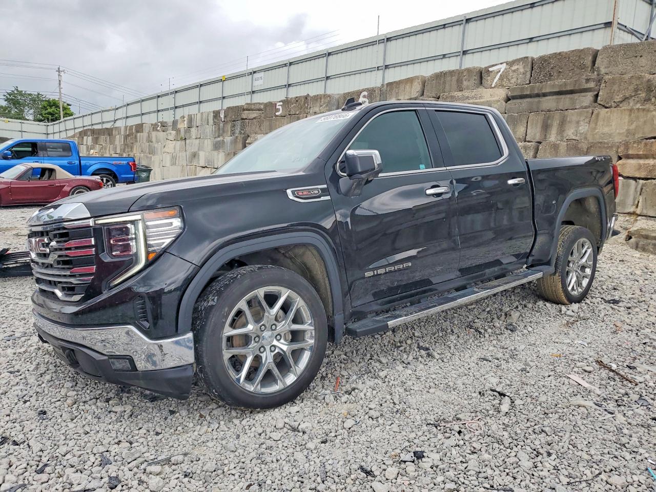Salvage GMC Sierra Image