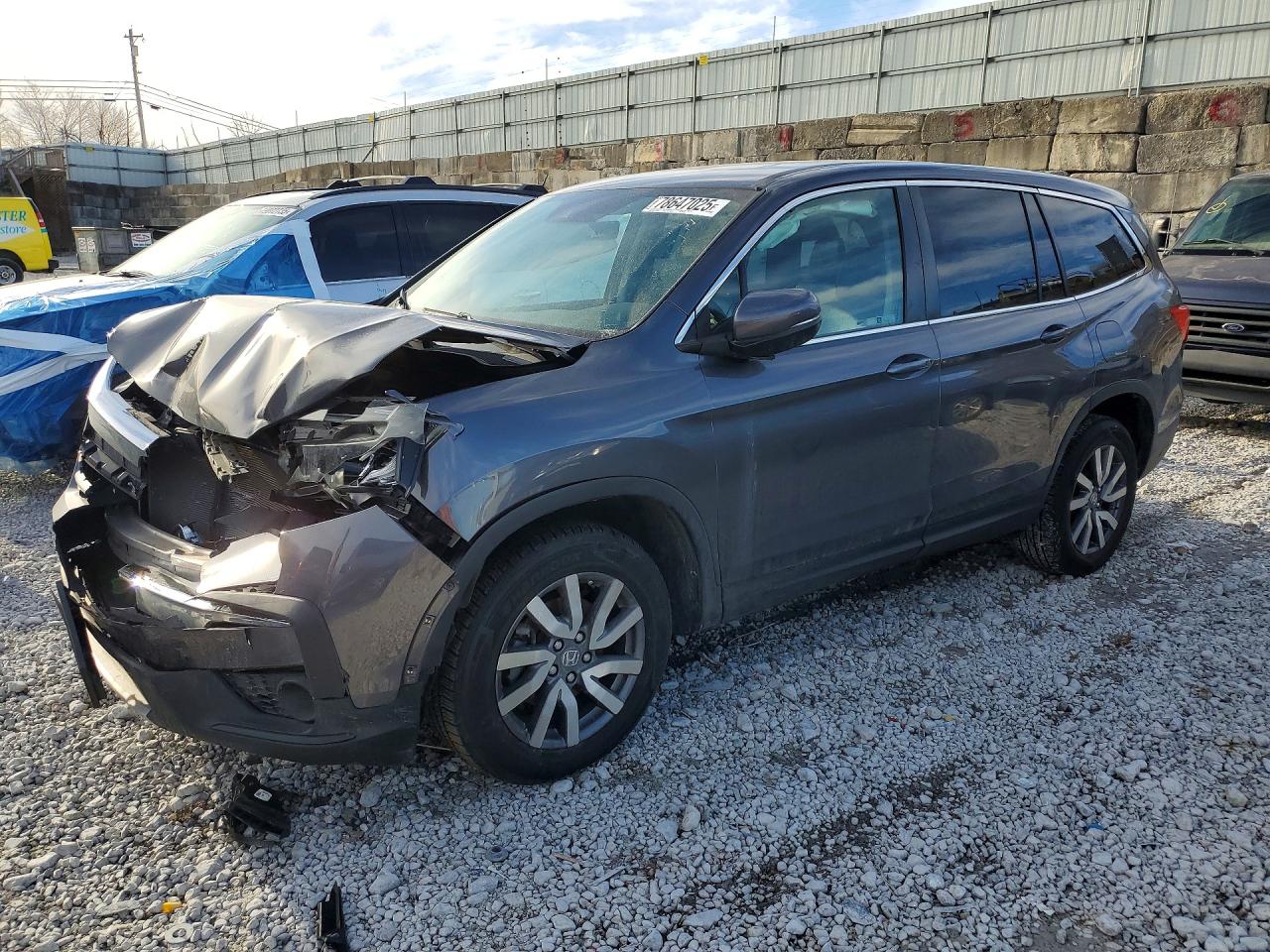 Salvage Honda Pilot Image